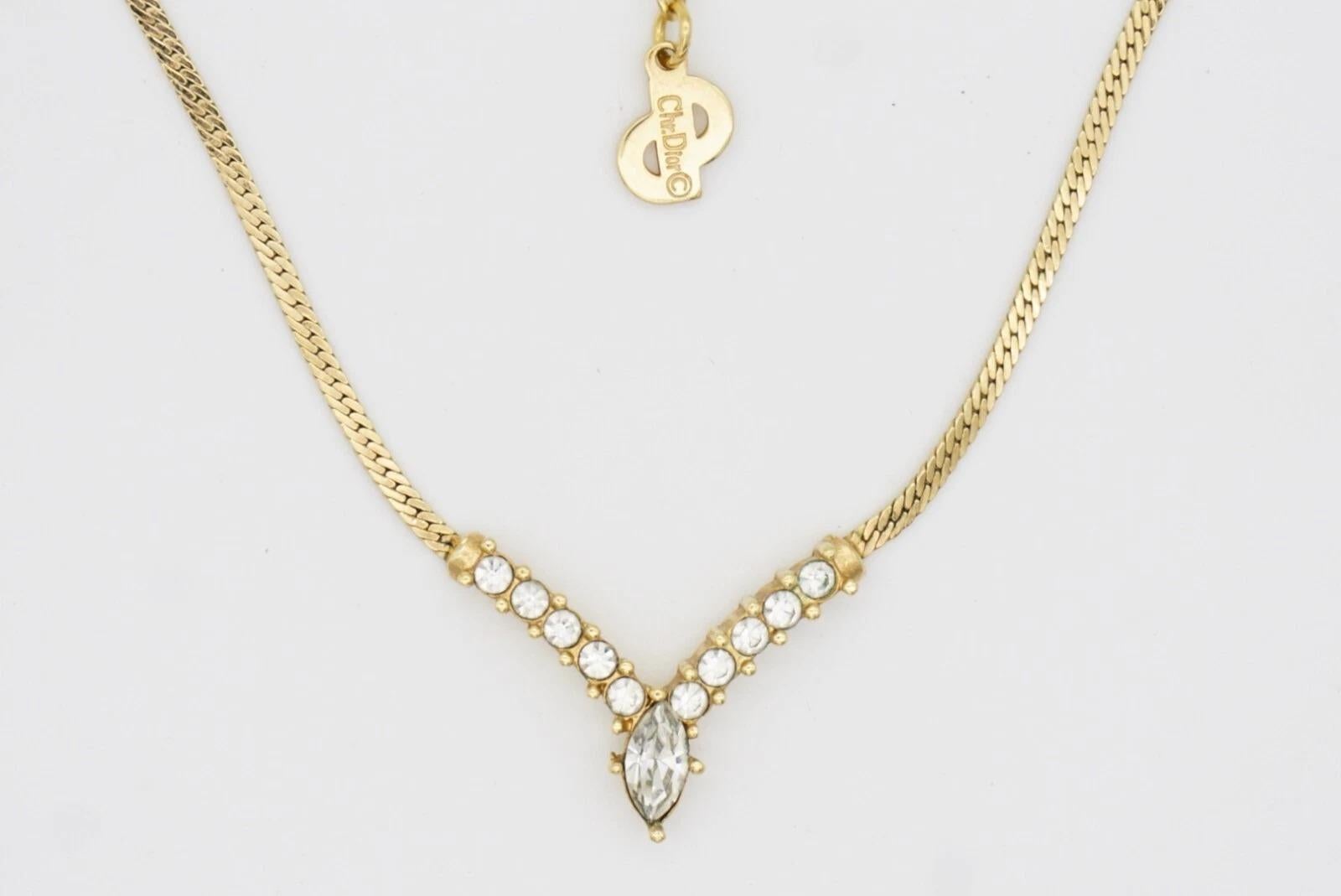 Christian Dior Vintage anni '80 Collana con ciondolo a triangolo a V con cristalli integrali in vendita 11