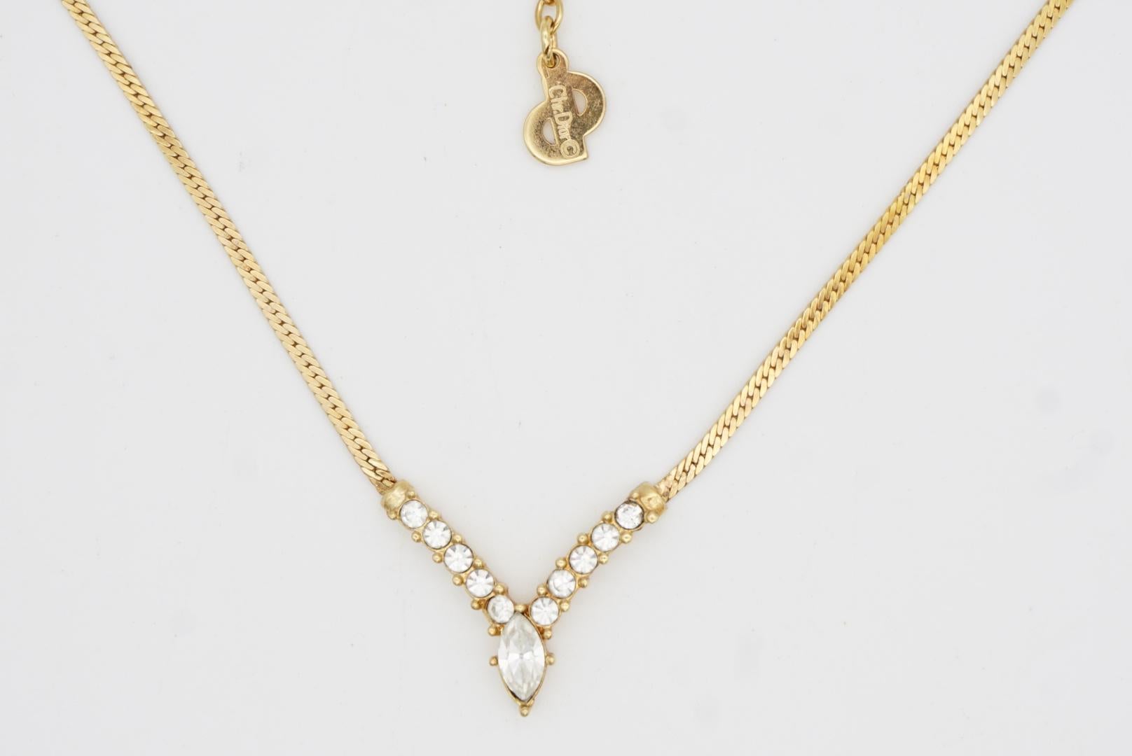 Christian Dior Vintage anni '80 Collana con ciondolo a triangolo a V con cristalli integrali in vendita 2