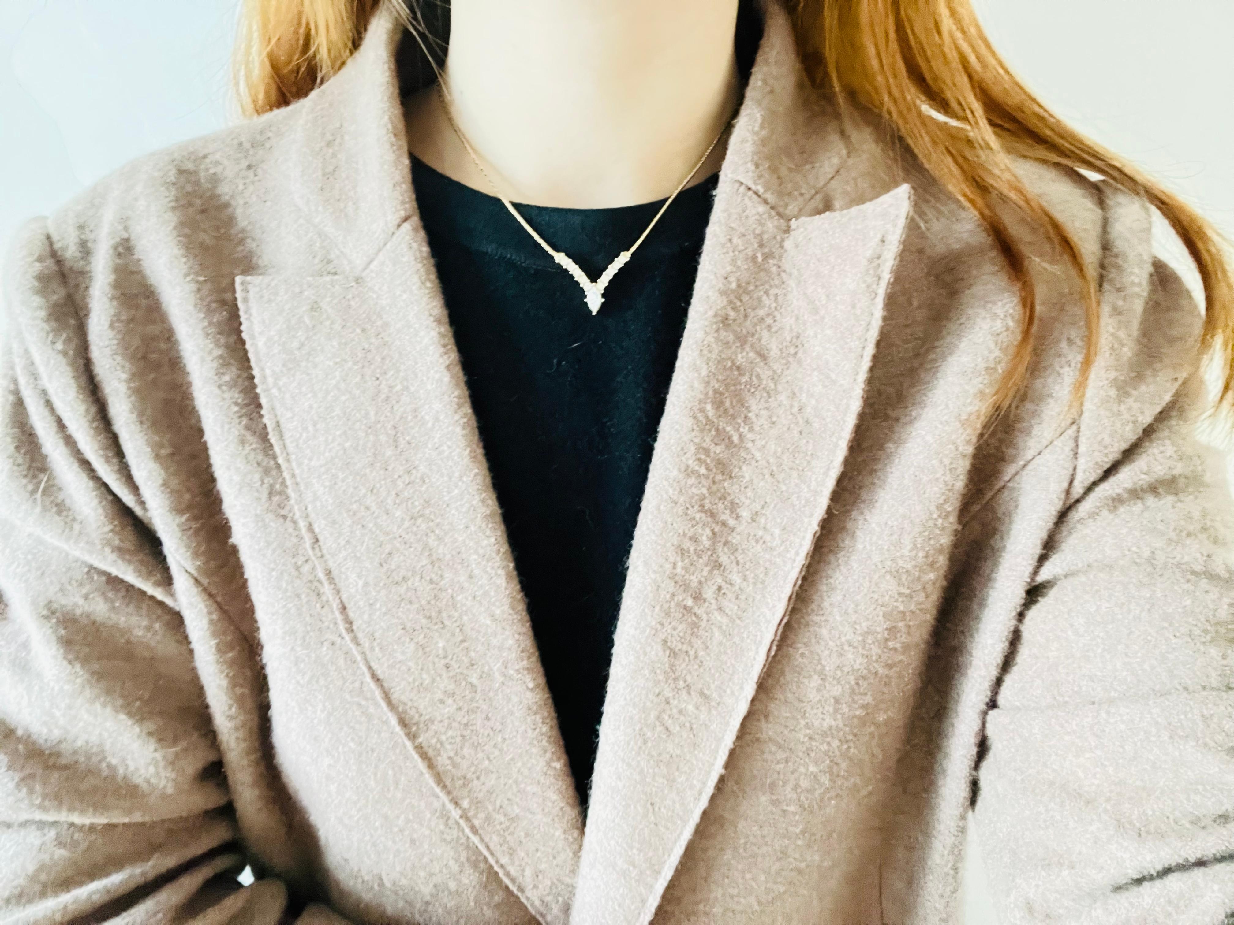 Christian Dior Vintage anni '80 Collana con ciondolo a triangolo a V con cristalli integrali in vendita 4