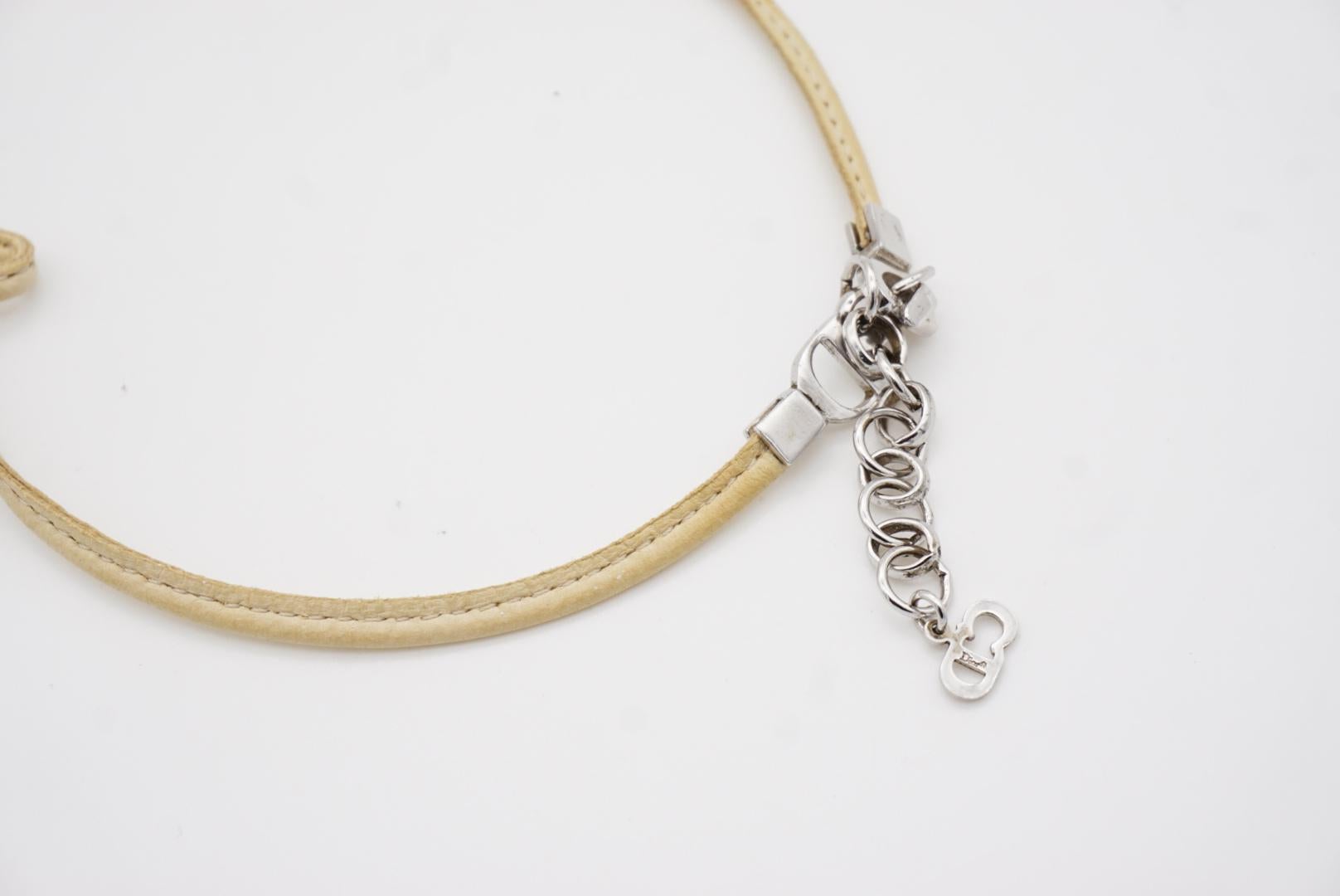 Christian Dior Vintage 1990 CD Logo Charm Bow Tie Beige Leather Choker Necklace For Sale 6