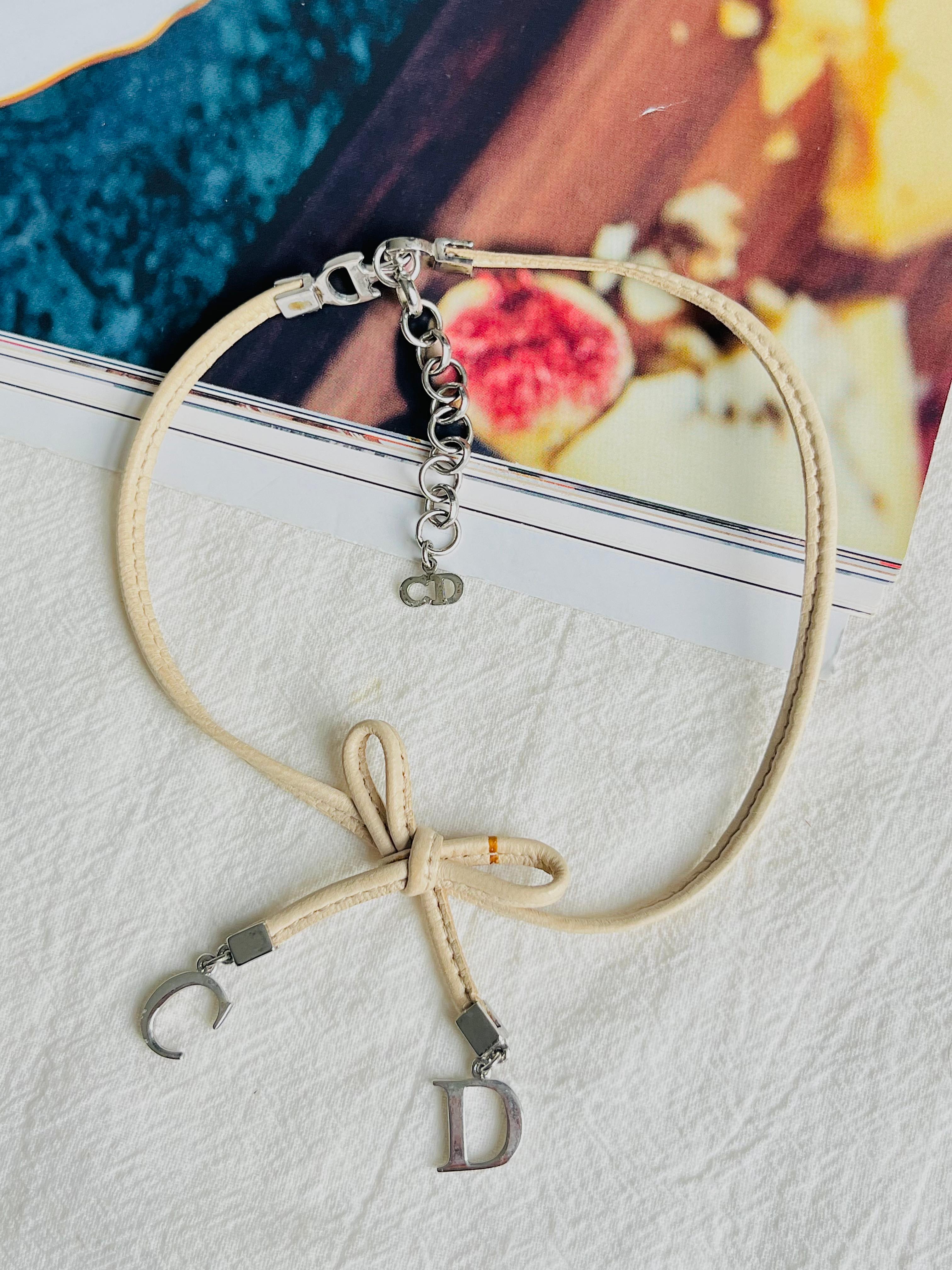 Contemporary Christian Dior Vintage 1990 CD Logo Charm Bow Tie Beige Leather Choker Necklace