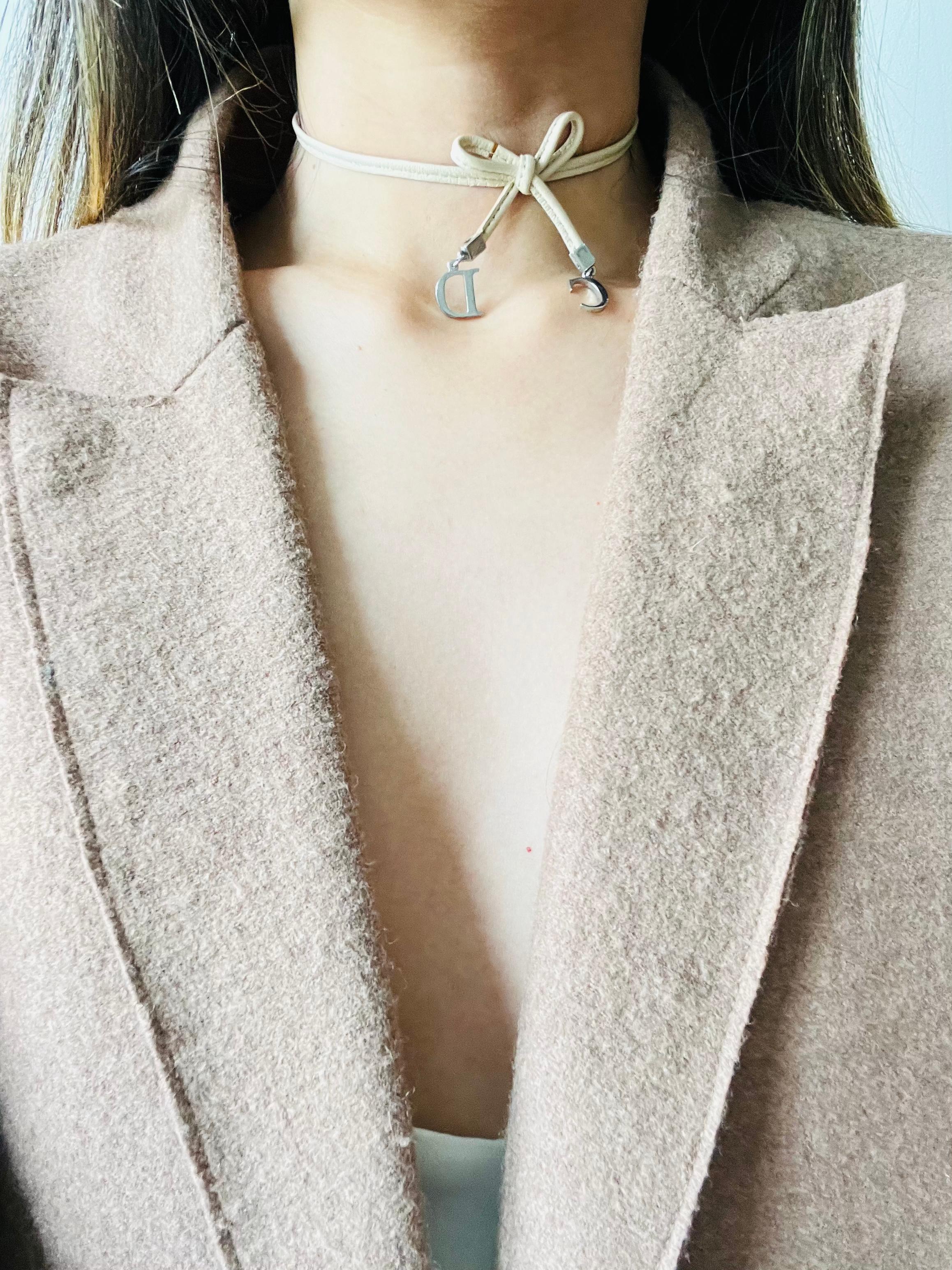 Christian Dior Vintage 1990 CD Logo Charm Bow Tie Beige Leather Choker Necklace For Sale 1