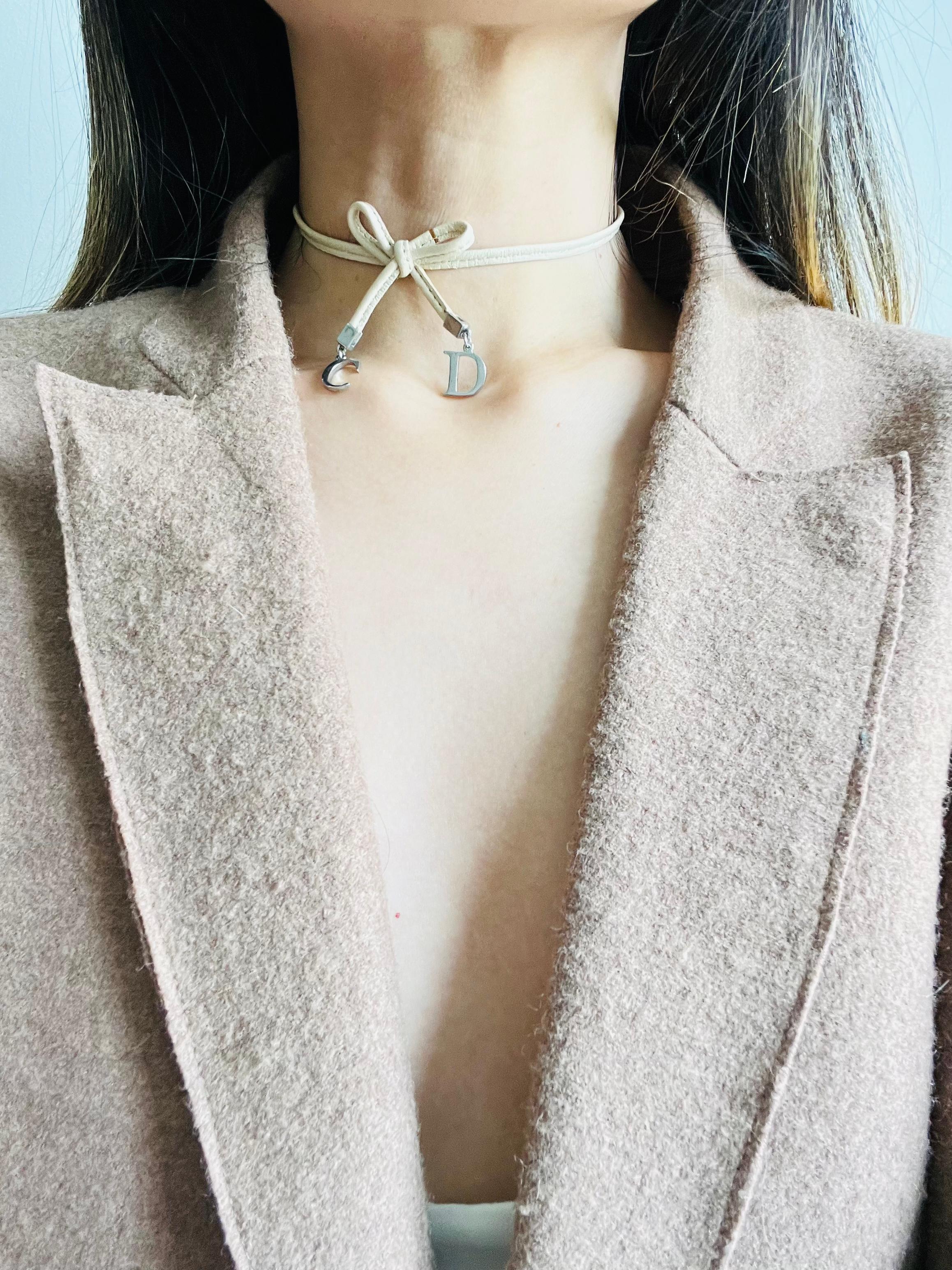 Christian Dior Vintage 1990 CD Logo Charm Bow Tie Beige Leather Choker Necklace For Sale 2