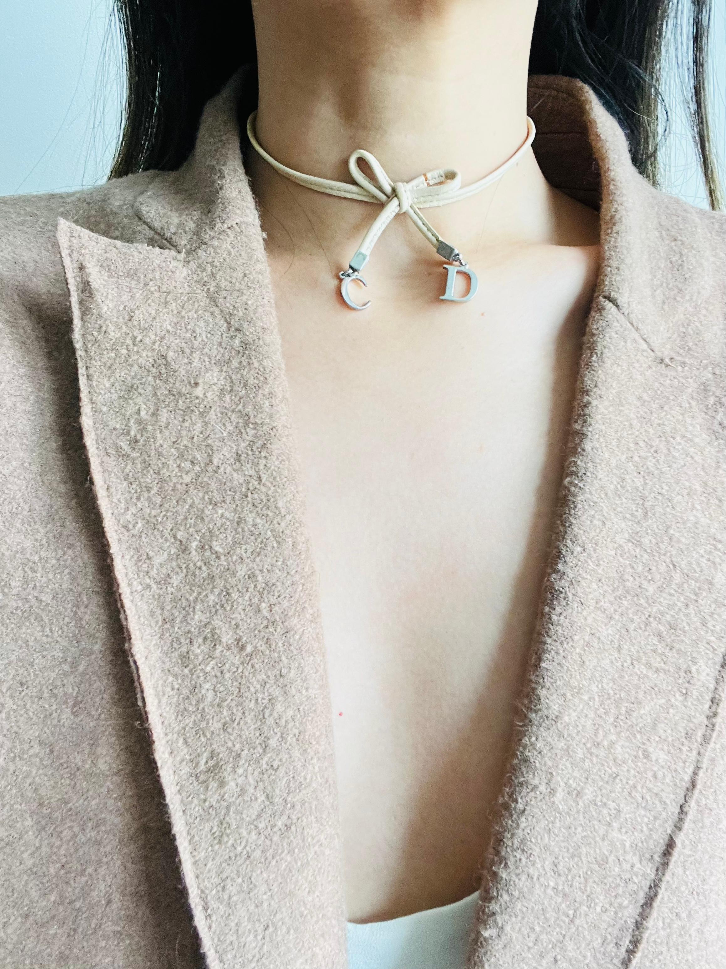 Christian Dior Vintage 1990 CD Logo Charm Bow Tie Beige Leather Choker Necklace For Sale 3