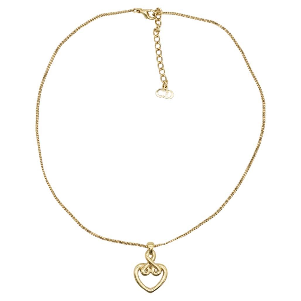 Christian Dior, collier pendentif baroque ajouré avec nœud d'amour en forme de cœur, années 1990 en vente