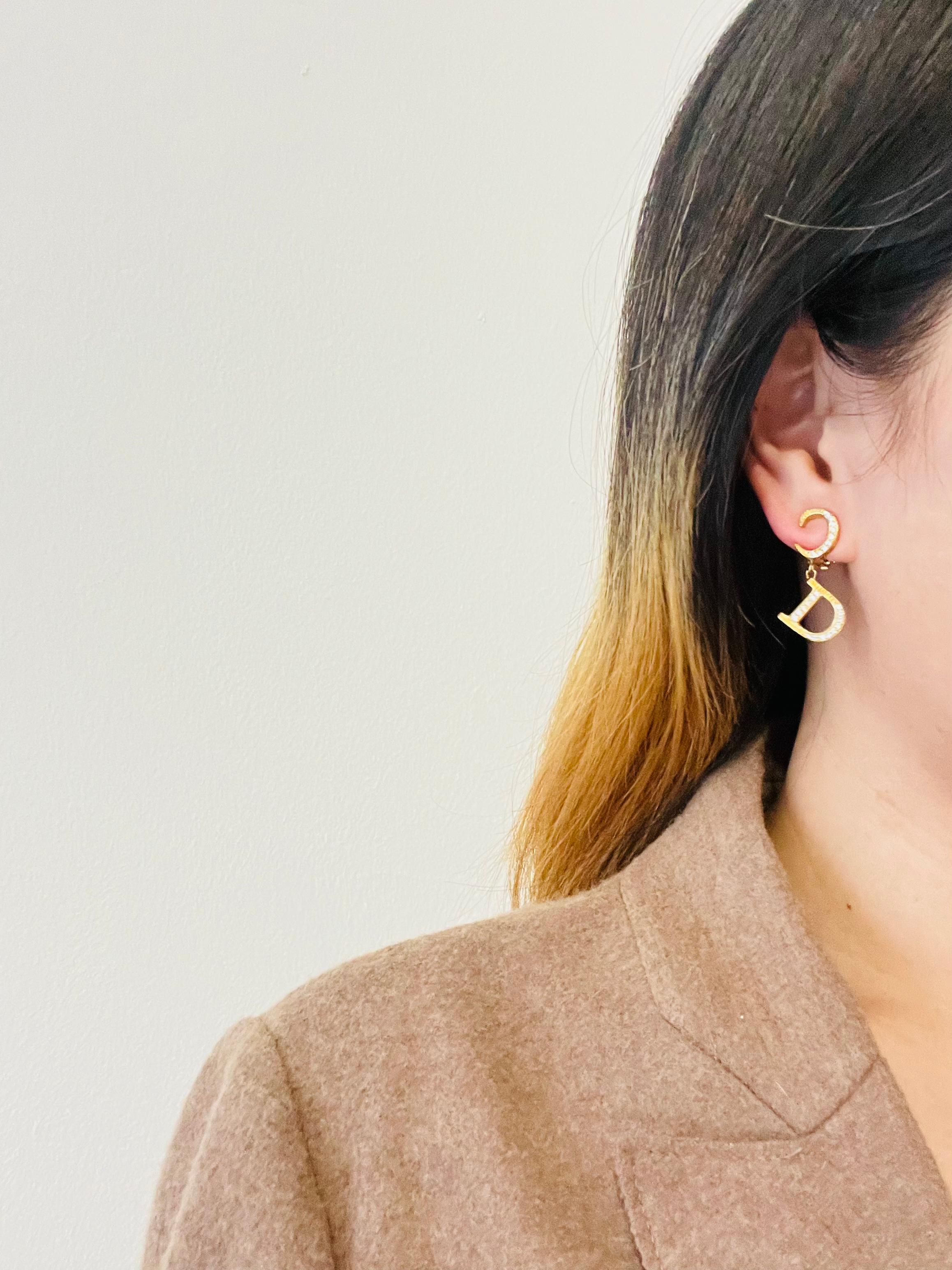 Christian Dior Vintage 1990s Monogram Logo CD Crystals Drop Gold Clip Earrings For Sale 2