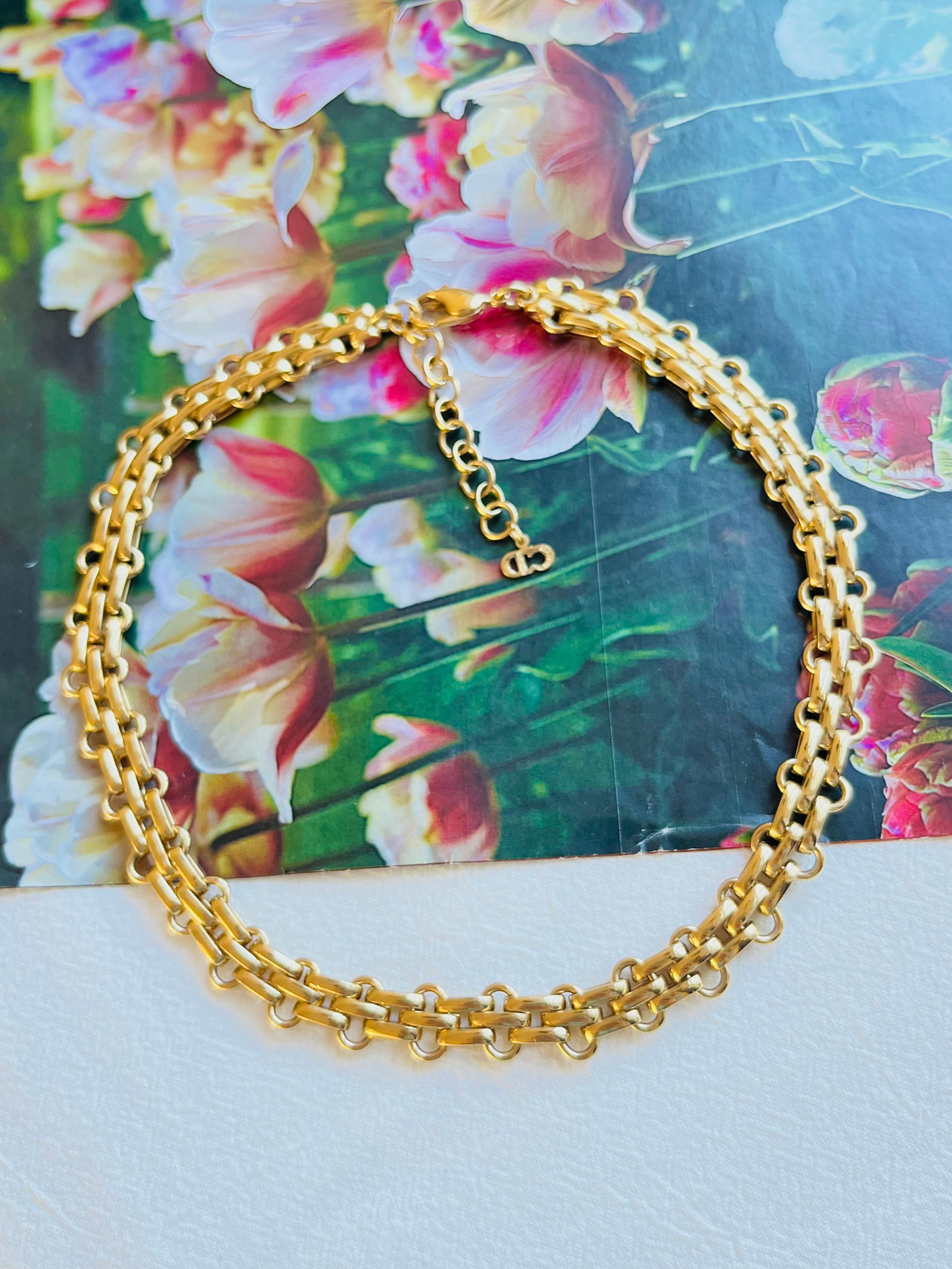 Art Nouveau Christian Dior Vintage 1990s Unisex Classic Interlock Link Gold Choker Necklace For Sale