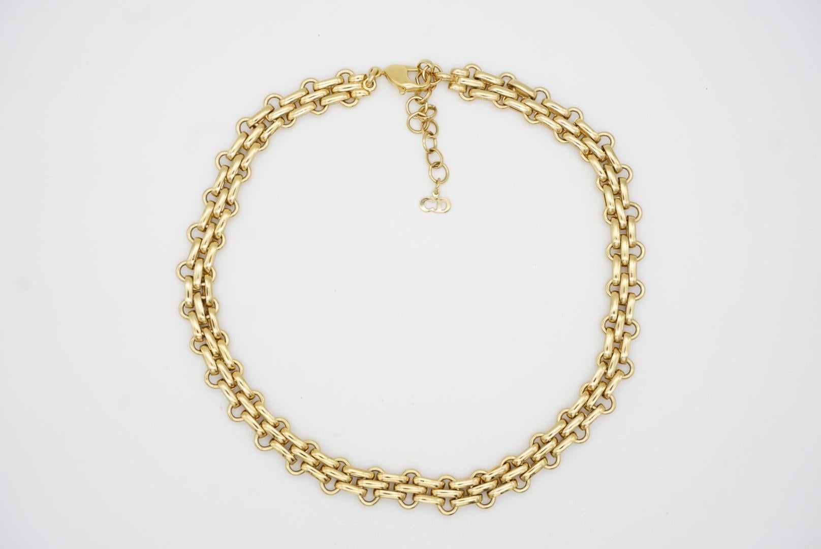 Christian Dior Vintage 1990s Unisex Classic Interlock Link Gold Choker Necklace For Sale 4