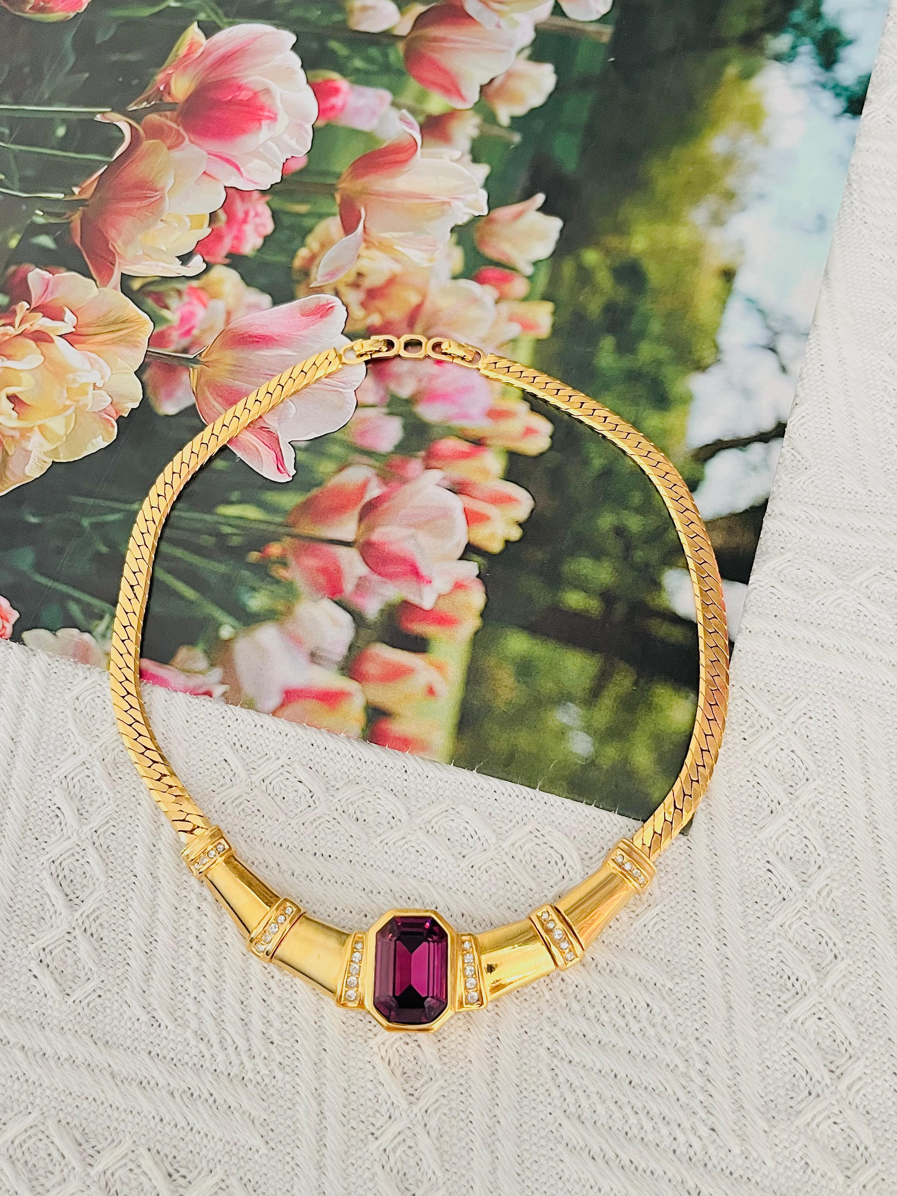 Christian Dior Vintage 1980s Unisex Amethyst Purple Octagon Rectangle Crystals Bamboo Knot Statement Chunky Necklace, Gold Plated

Very good condition. 100% Genuine.

Very beautiful. Marked 'Chr.Dior (C) '. Rare to find.

Materials: Gold Plated