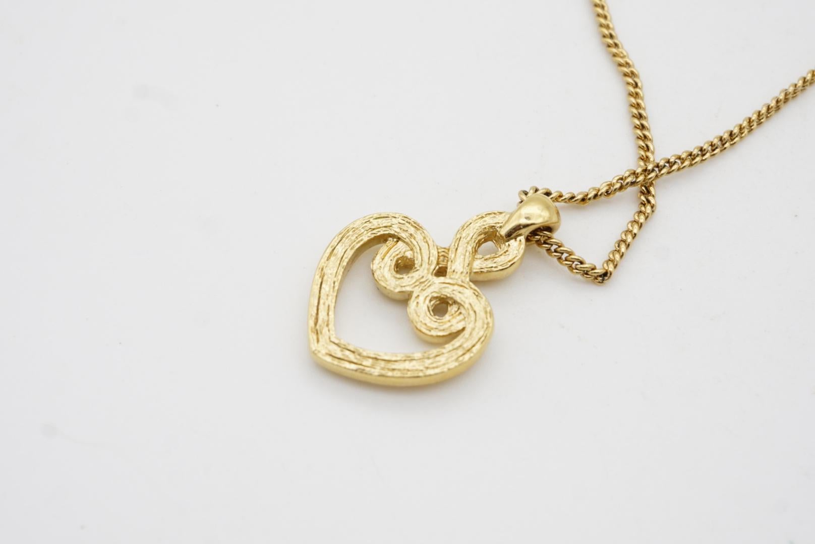 Christian Dior Collana barocca d'epoca con ciondolo in oro con cuore e nodo d'amore traforato in vendita 7
