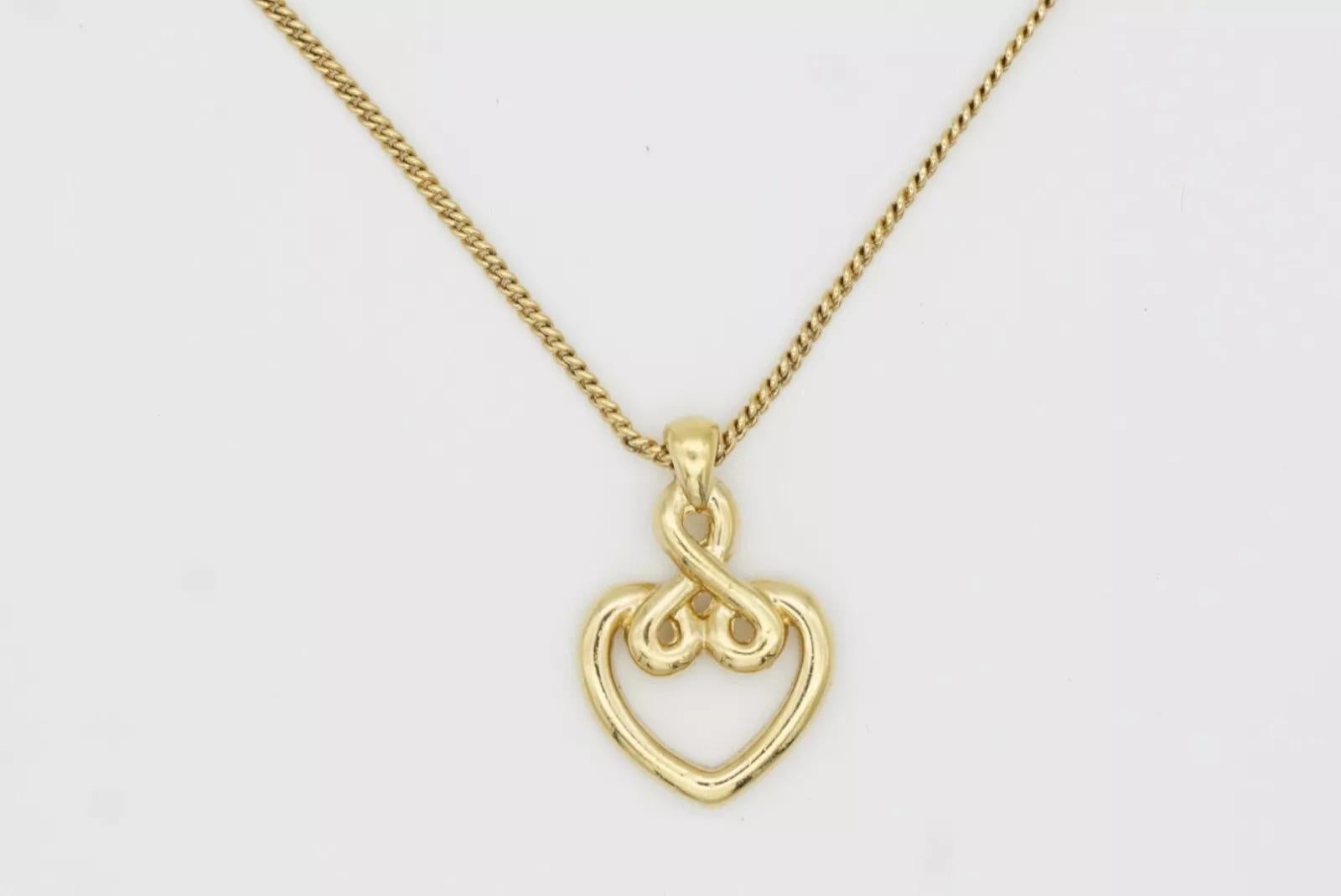 Christian Dior Collana barocca d'epoca con ciondolo in oro con cuore e nodo d'amore traforato in vendita 9