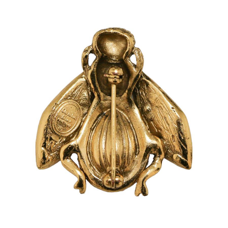 Stunning vintage brooch by Christian Dior, golden bee with orange crystals
Condition : excellent
Made in France
Material : gold plated metal, crystals
Color : topaz, golden
Dimensions : 4 x 3,5 cm
Hardware : gold plated metal
Stamp : yes
Year :