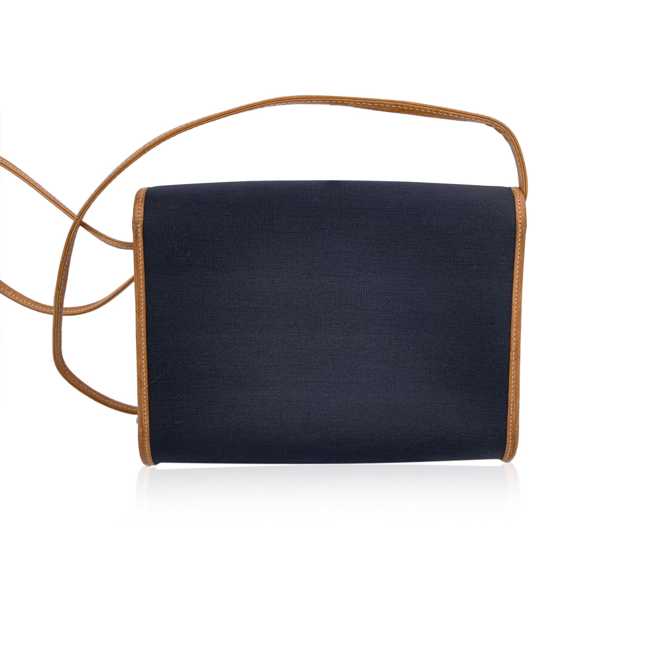 Christian Dior Vintage Sac à bandoulière à rabat en toile noire et beige Bon état - En vente à Rome, Rome
