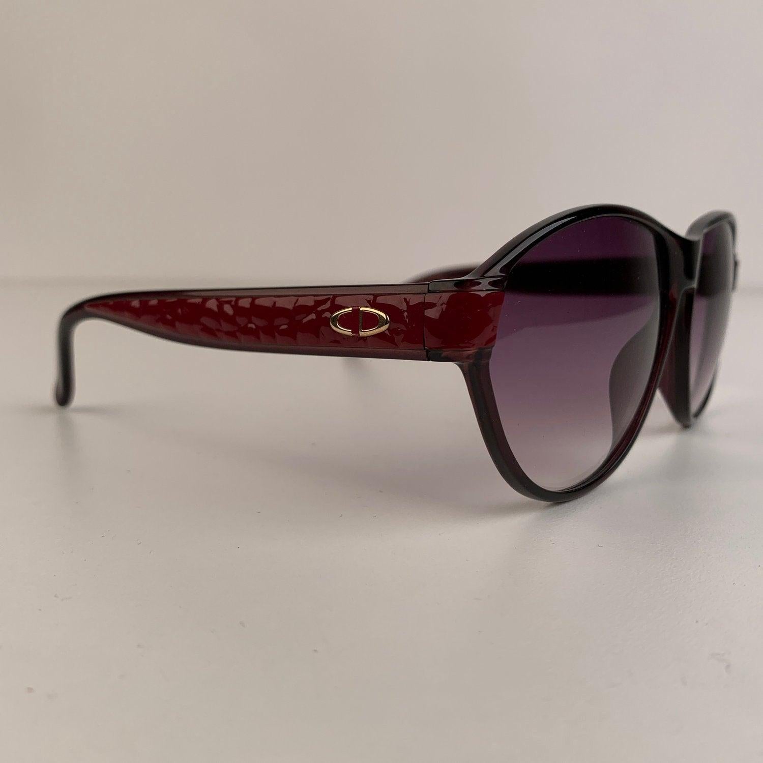 Christian Dior Vintage Black Burgundy Optyl Sunglasses Mod 2325 In Excellent Condition For Sale In Rome, Rome