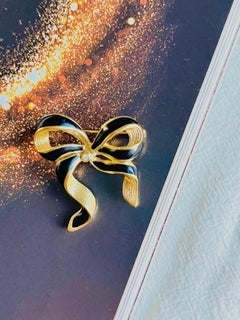 Christian Dior Vintage Negro Esmalte Cristal Onda Nudo Lazo Cinta Oro Broche