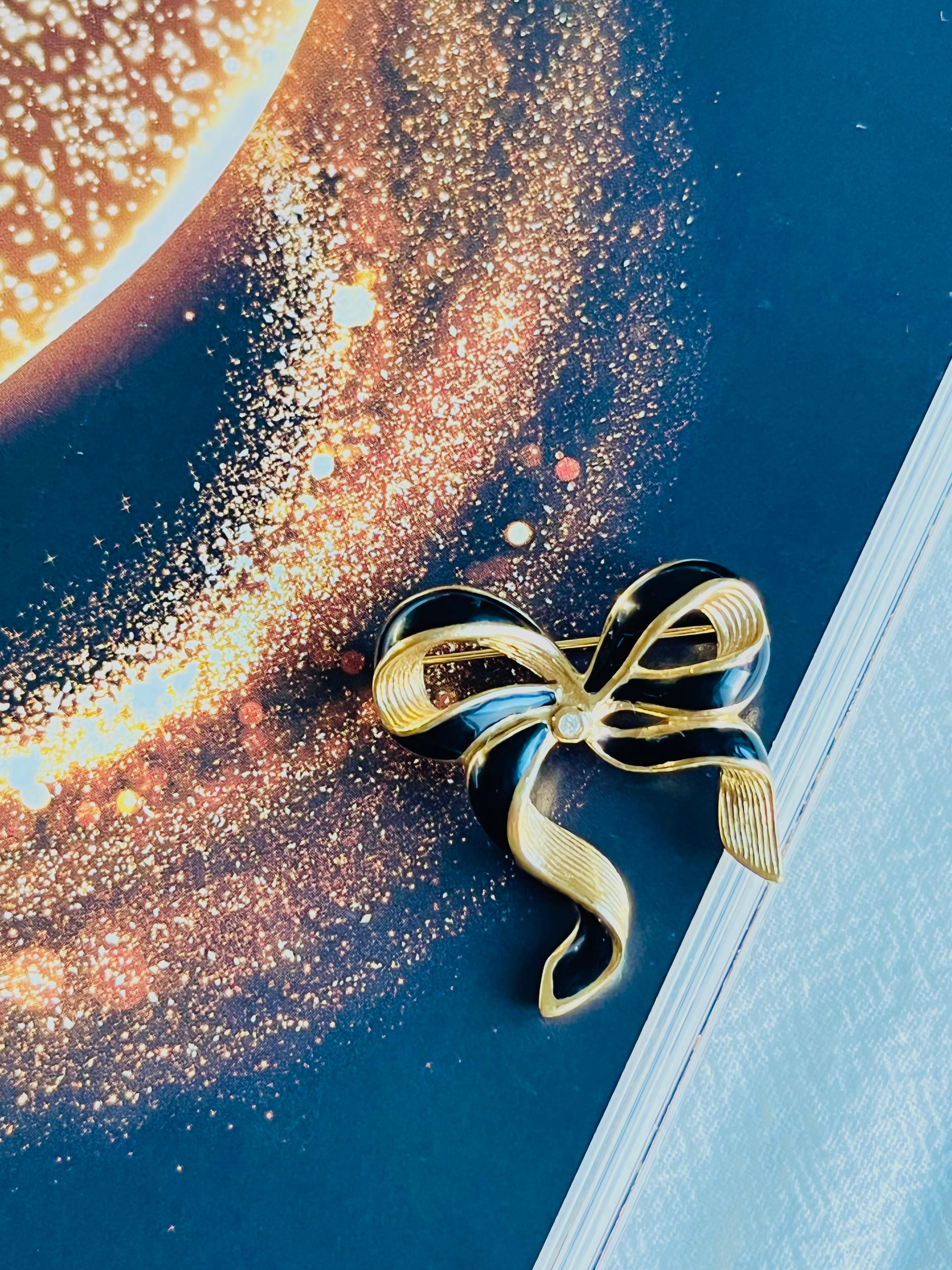 Art Deco Christian Dior Vintage Black Enamel Crystal Wave Knot Bow Ribbon Gold Brooch For Sale