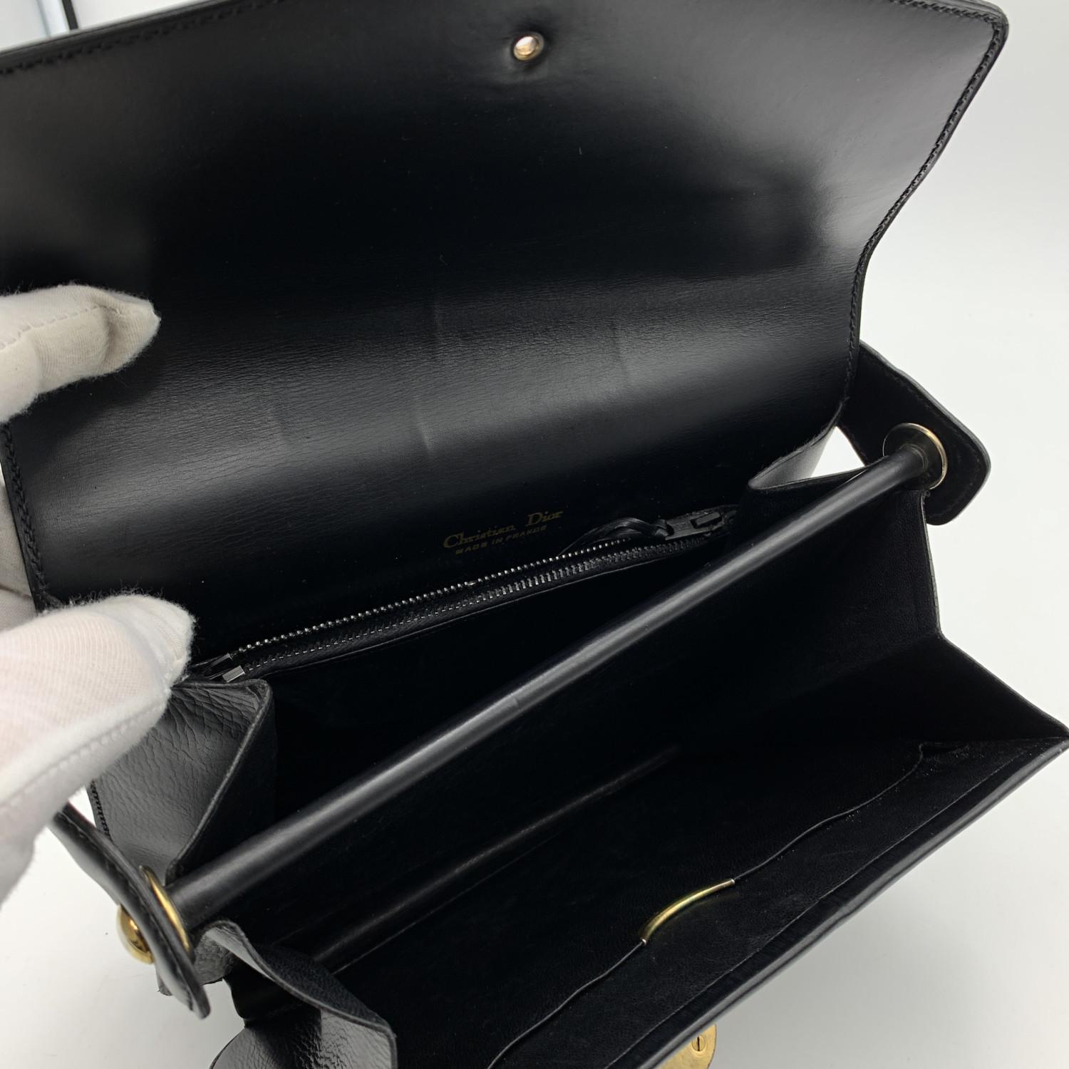 Christian Dior Vintage Schwarze Lederbox-Handtasche mit CD-Verschluss im Zustand „Hervorragend“ in Rome, Rome