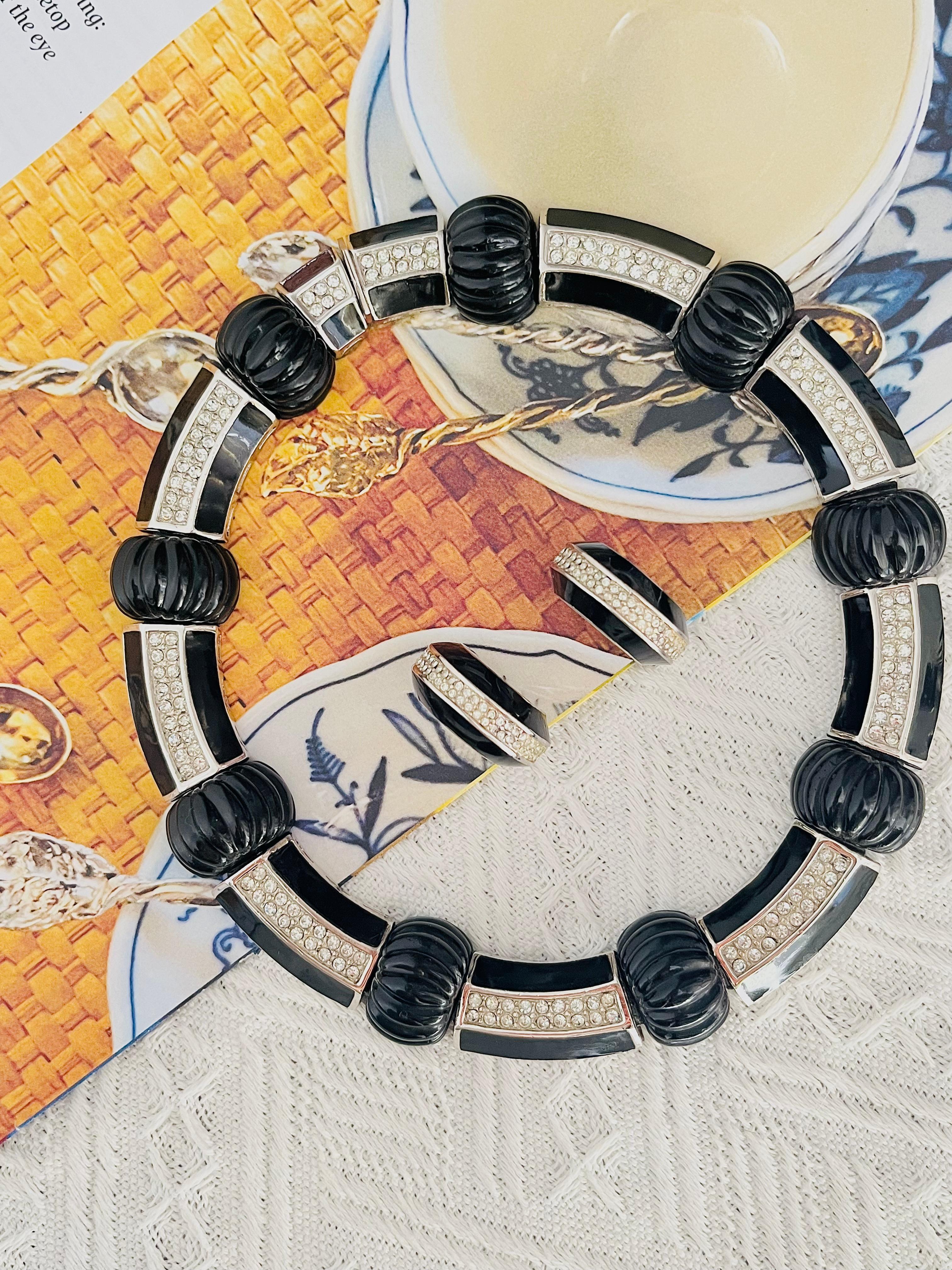 Christian Dior Vintage Black Wide Hinge Link Crystal Carved Scalloped Melon Set In condizioni buone in vendita a Wokingham, England