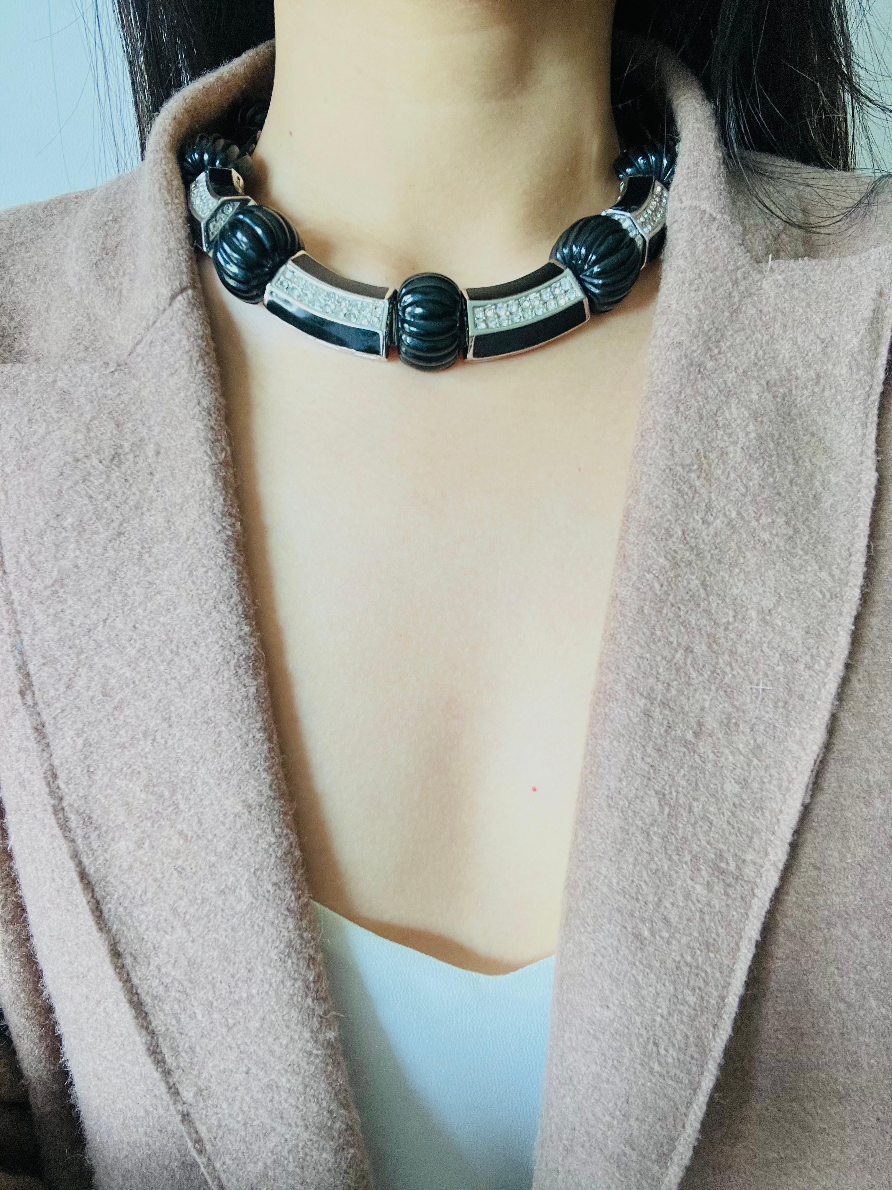 Christian Dior Vintage Black Wide Hinge Link Crystal Carved Scalloped Melon Set in vendita 1