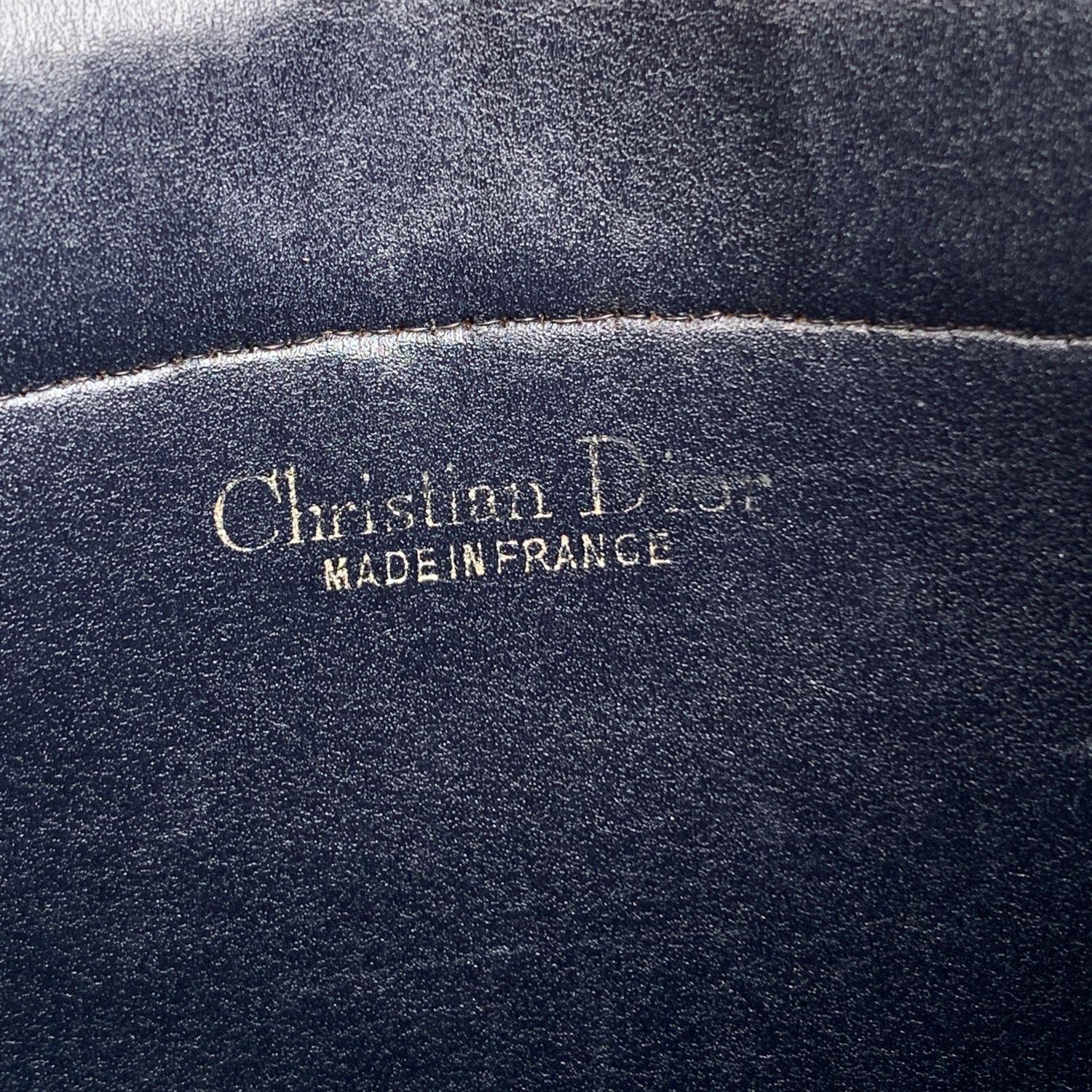 Vintage CHRISTIAN DIOR blue 'Diorissimo' tapestry monogram canvas clutch bag. Blue leather lining. 'Christian Dior - made in France' embossed inside.



Details

MATERIAL: Canvas

COLOR: Blue

MODEL: Clutch Purse

GENDER: Women

SIZE: