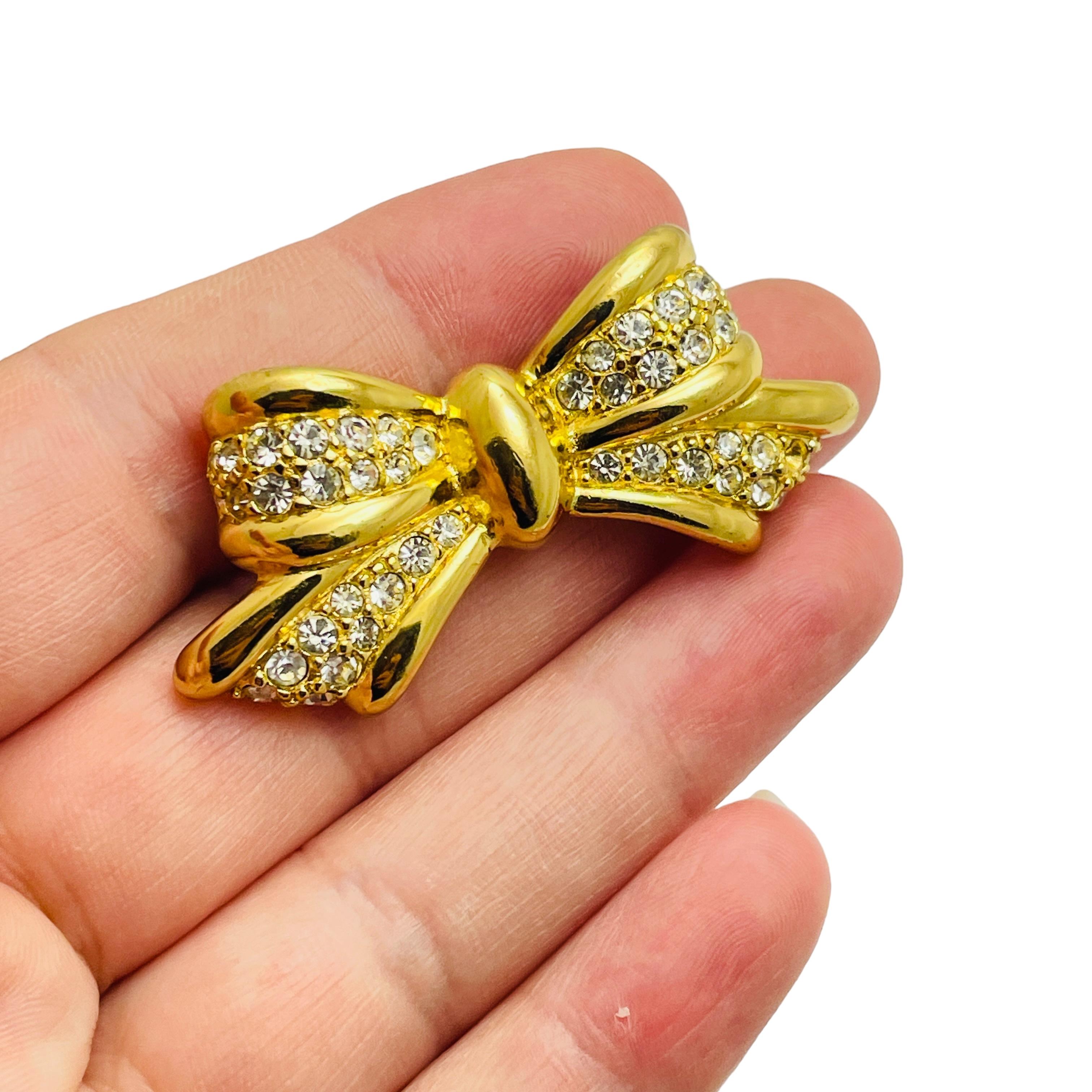 Women's CHRISTIAN DIOR vintage bow gold crystal designer runway brooch For Sale