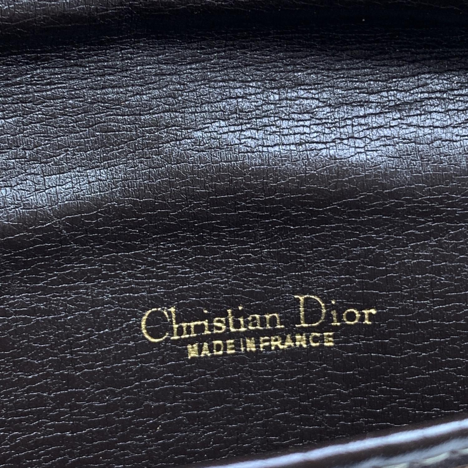 Vintage CHRISTIAN DIOR Brown 'Diorissimo' tapestry monogram canvas. Rigid closure on top. Brown leather lining. 'Christian Dior - made in France' embossed inside.

Details

MATERIAL: Canvas

COLOR: Brown

MODEL: -

GENDER: Women

COUNTRY OF