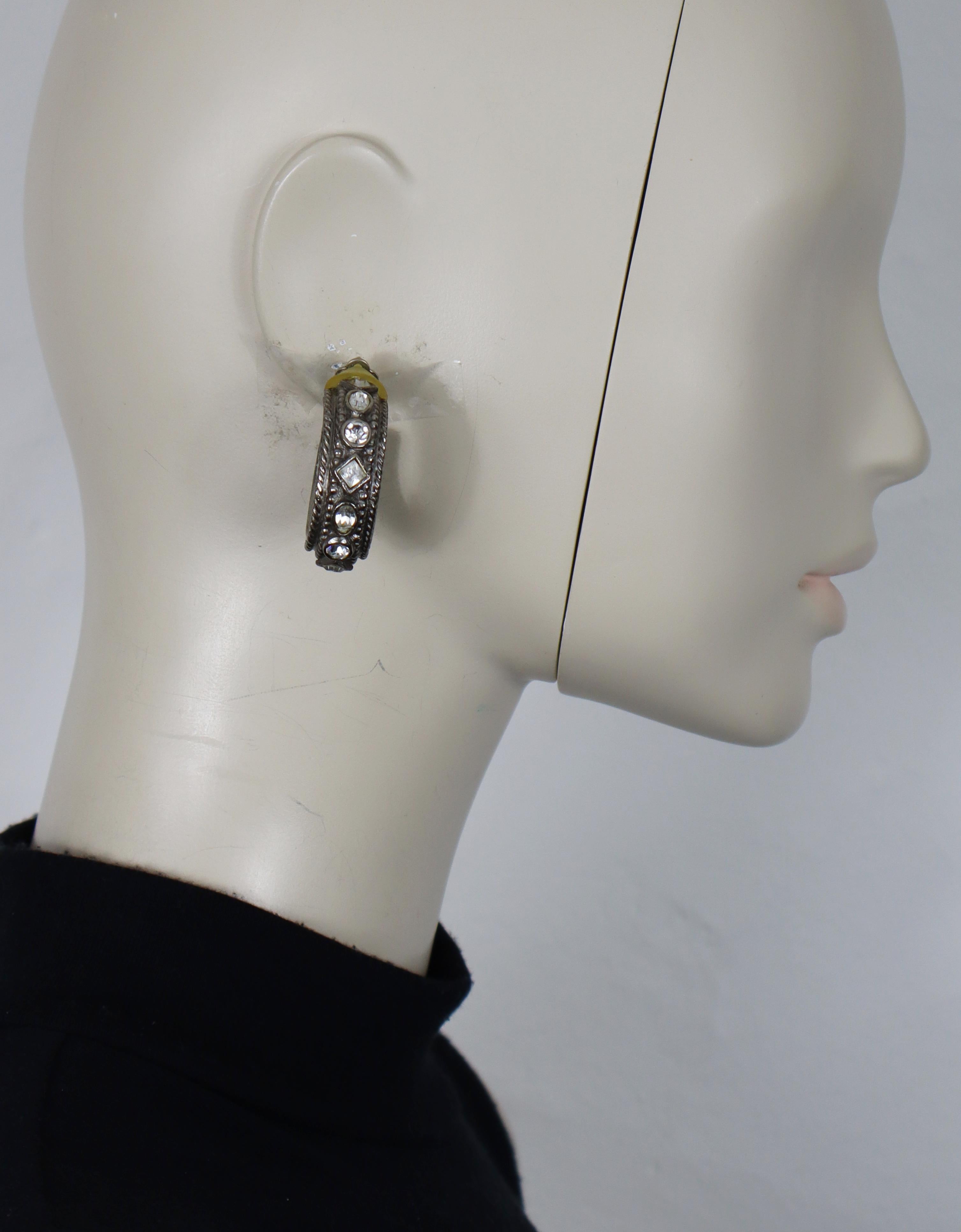 CHRISTIAN DIOR Boutique vintage Byzantine design antiqued silver tone hoop earrings (clip-on) embellished with clear crystals.

Marked CHRISTIAN DIOR BOUTIQUE.

Indicative measurements : diameter approx. 3.7 cm (1.46 inches) / width approx. 1.2 cm
