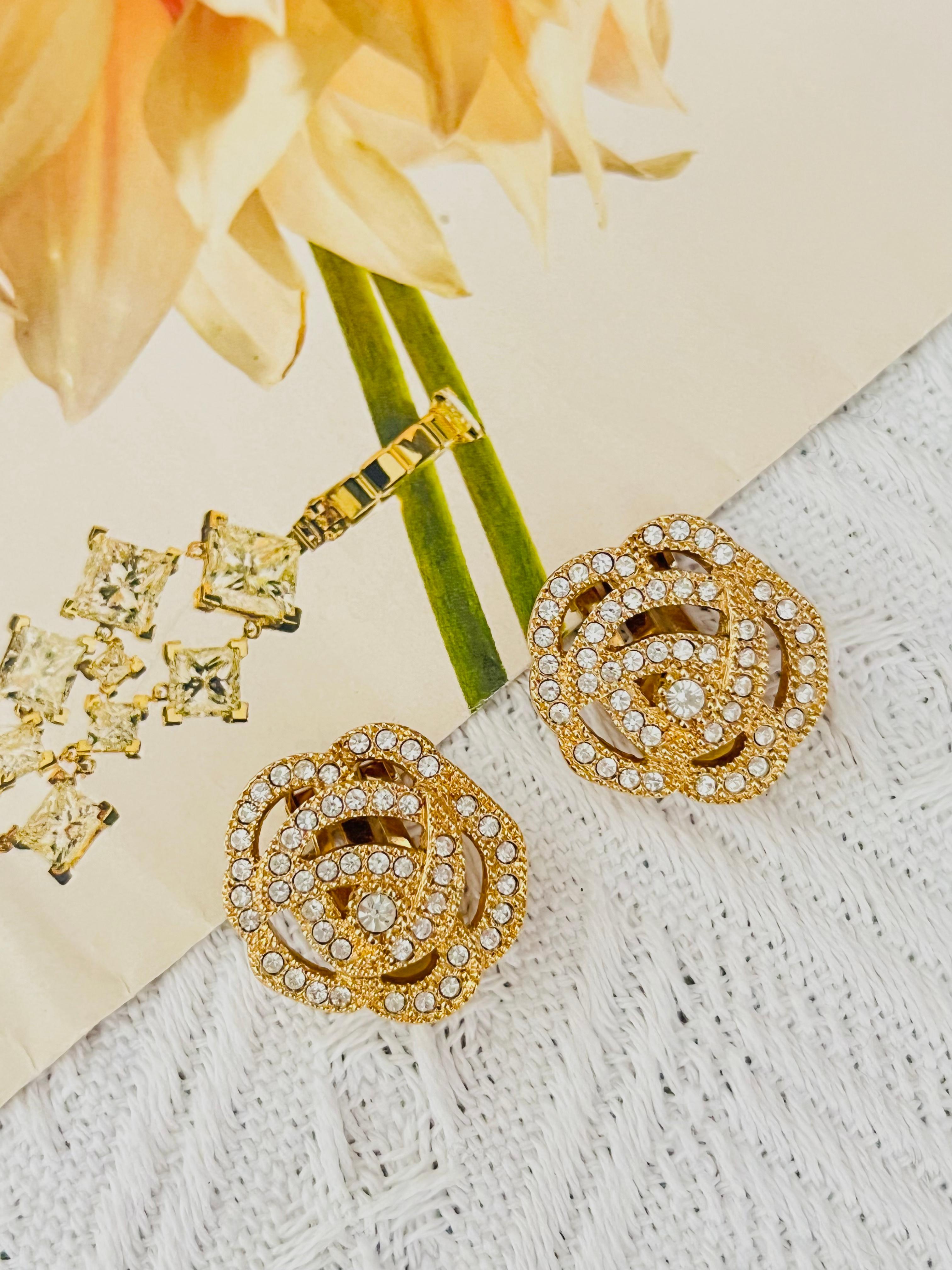 Christian Dior Vintage 1980s Camellia Rose Flower Whole Sparkling Shining Crystals Openwork Elegant Clip Earrings, Gold Plated

Very excellent condition. Not any stones lost. 100% Genuine.

A very beautiful pair of earrings by DIOR, signed at the