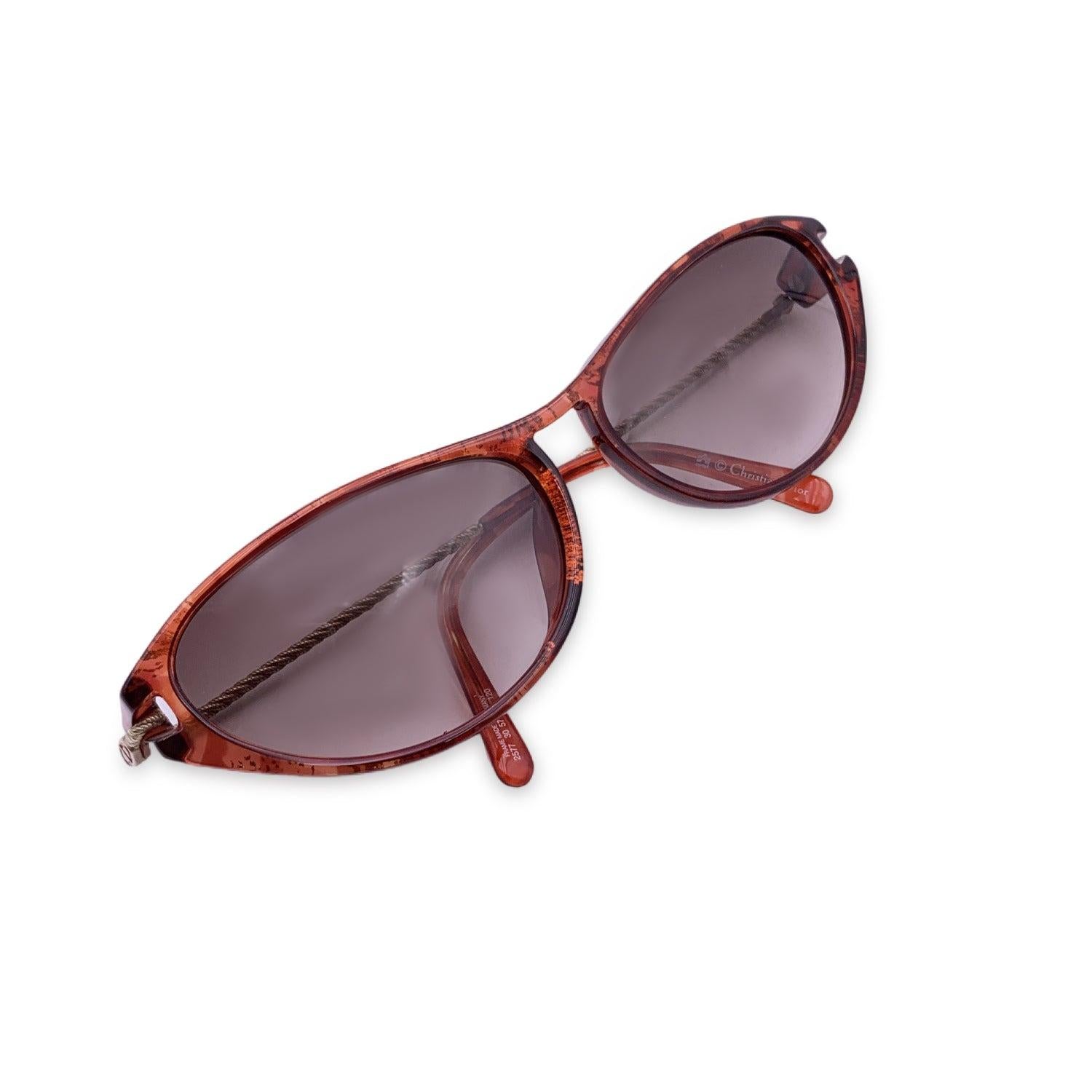 Vintage Christian Dior sunglasses, Mod. 2577 30 Optyl. Size: 57/13 120mm. Reddish brown and gold acetate cat eye frame with gold metal ear stems. Original 100% Total UVA/UVB protection lenses in brown color. CD logo on temples. Details MATERIAL: