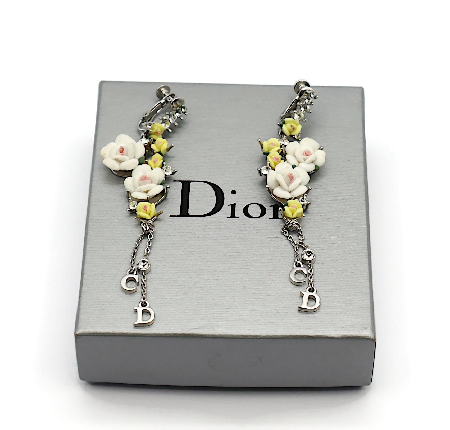 CHRISTIAN DIOR Vintage CD Logo Pastel Roses Dangle Earrings In Good Condition For Sale In Nice, FR