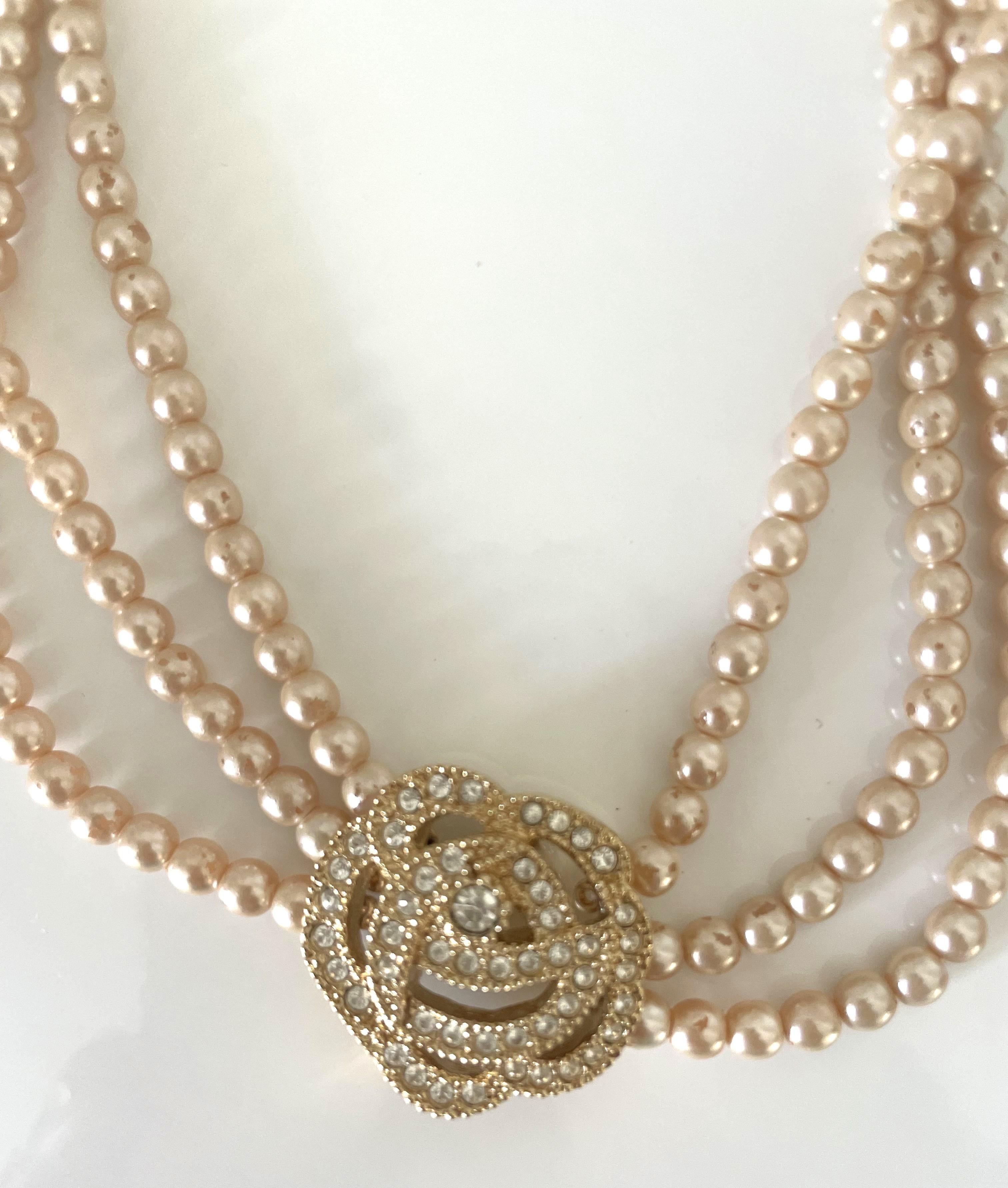 Christian Dior Vintage Choke Necklace Pearls Golden Details Rhinestones 90s In Fair Condition For Sale In 'S-HERTOGENBOSCH, NL