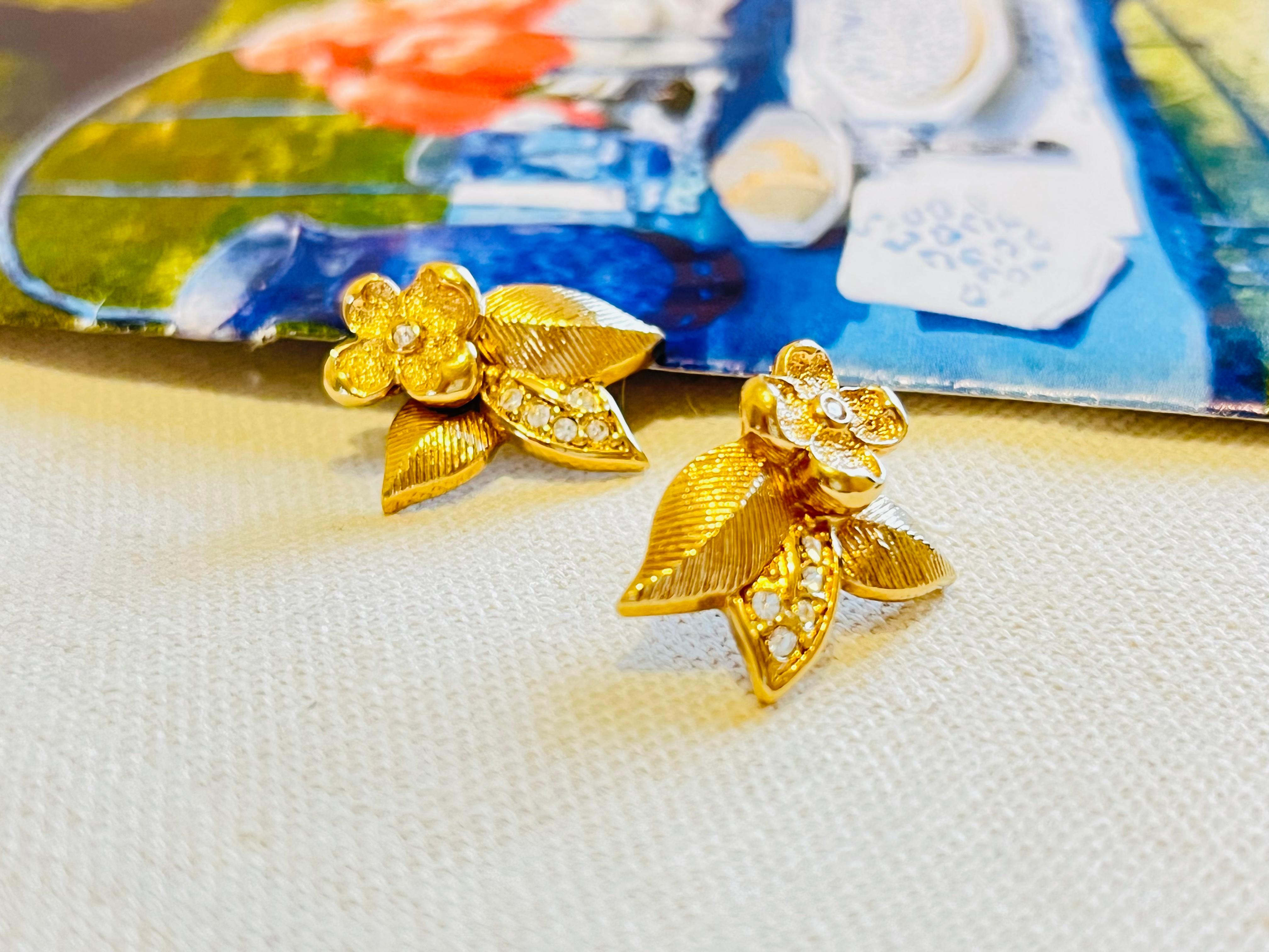 Christian Dior Vintage Cluster Flower Leaf Crystal Elegant Gold Pierced Earrings In Excellent Condition For Sale In Wokingham, England