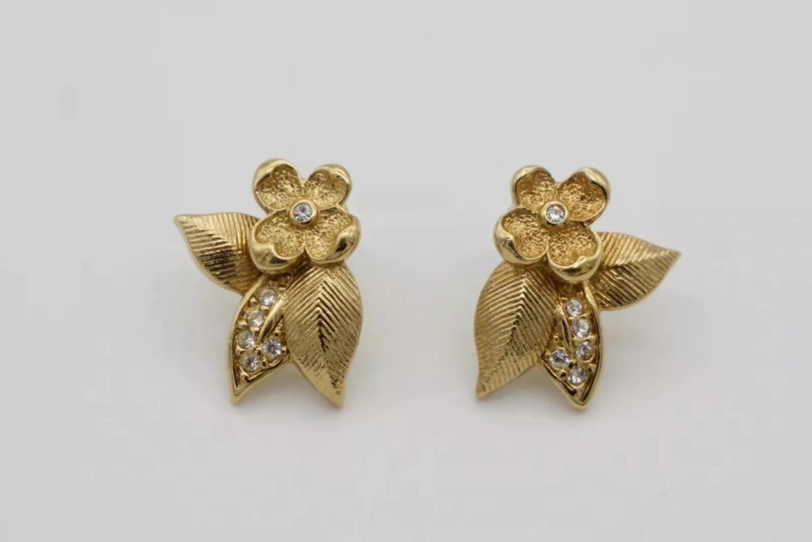 Christian Dior Vintage Cluster Flower Leaf Crystal Elegant Gold Pierced Earrings For Sale 4