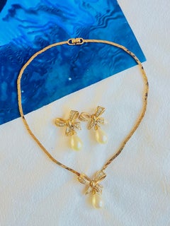 Christian Dior Vintage Cristalli Nodo Fiocco Perla Bianca Lacrima Goccia d'Acqua Oro 2 Set