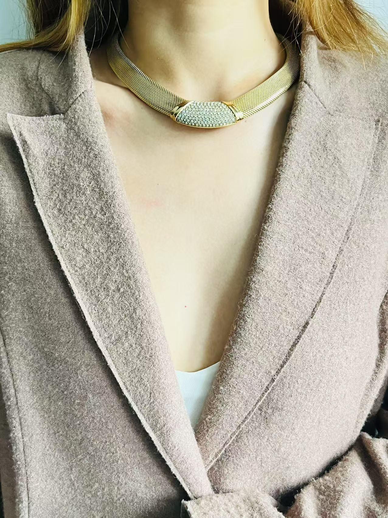 Christian Dior - Ciondolo con cristalli d'epoca - Collana a maglie larghe Omega Chunky in vendita 1