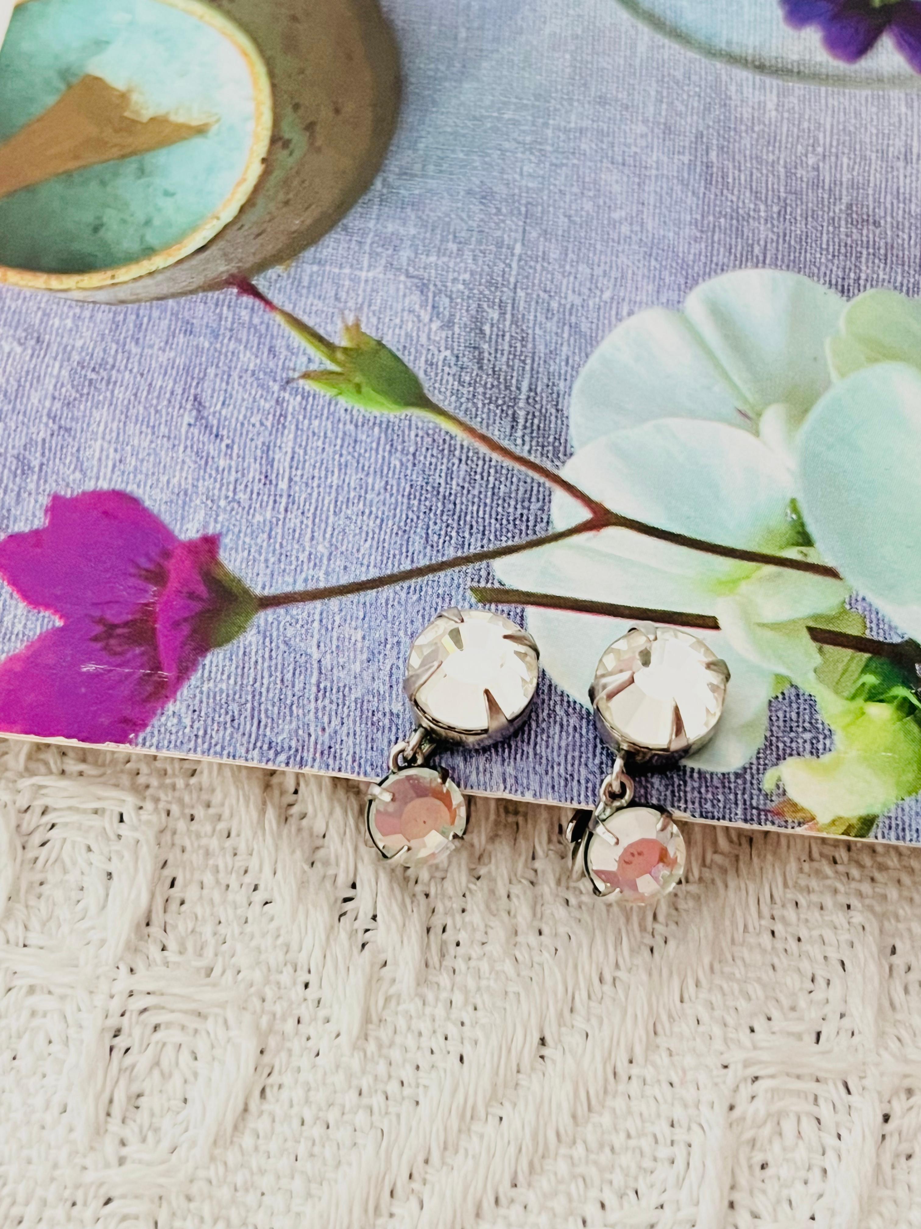 Christian Dior Vintage 1980s Double Clear White Circle Round Crystals Drop Clip Earrings, Silver Plated

Front side is in very good condition. Light scratches or colour loss at back. 100% genuine. 

Signed at the back. Rare to find.

Size: 2.0*0.9