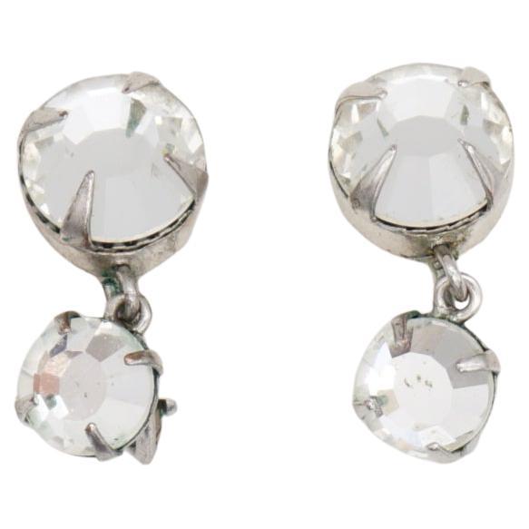 Christian Dior Vintage anni '80 Doppio cerchio bianco trasparente con cristalli rotondi Orecchini a clip, placcati in argento

Il lato anteriore è in ottime condizioni. Leggeri graffi o perdita di colore sul retro. 100% autentico. 

Firmato sul