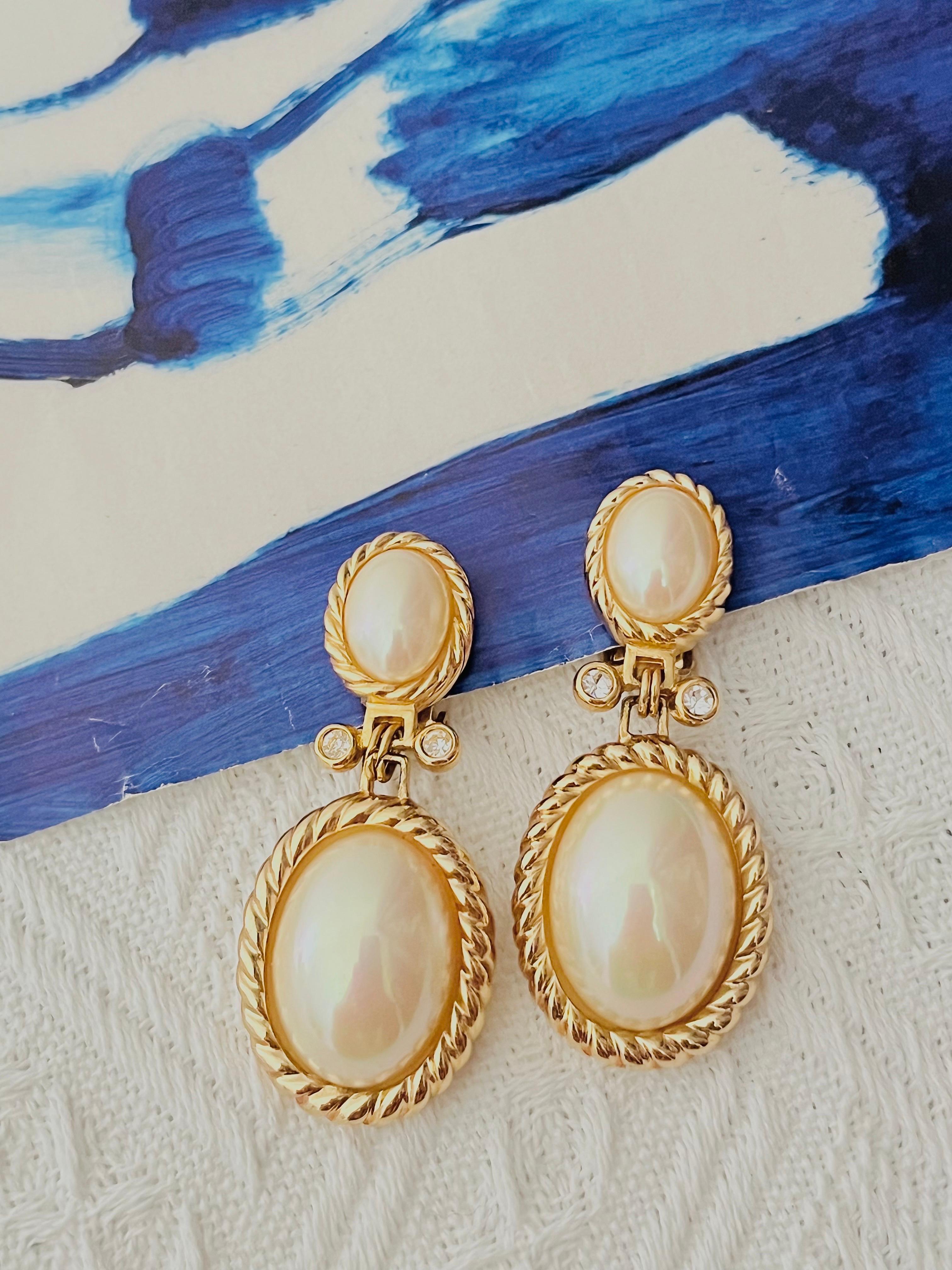 Christian Dior Vintage 1980s Double Large White Oval Lustrous Pearls Crystals Dangle Drop Elegant Chunky Clip Earrings, Gold Tone

Very excellent condition. Very new. Not any scratches or colour loss. 100% genuine. 

A very beautiful pair of clip on