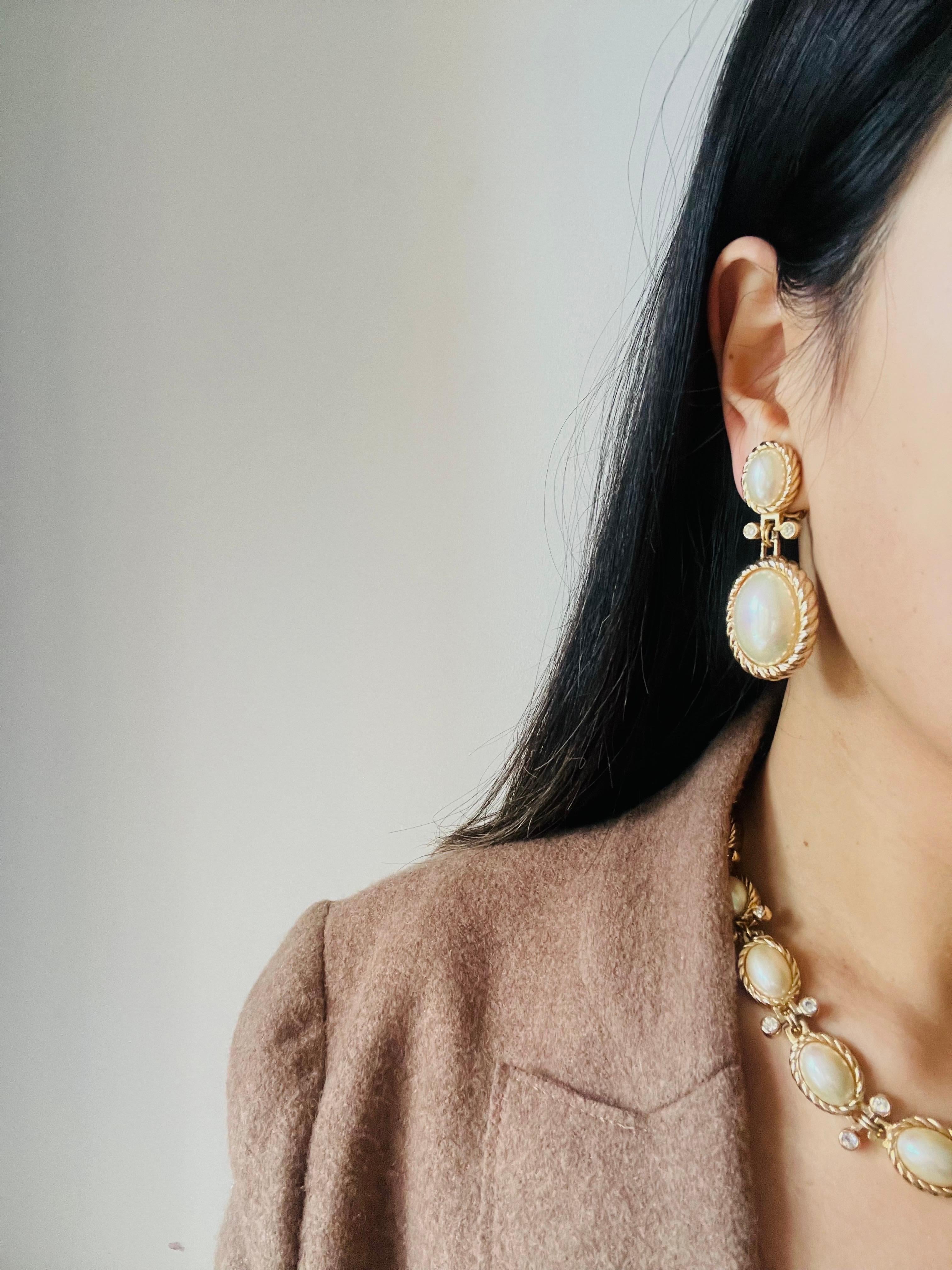 Christian Dior Vintage Doppelt große weiße ovale Perlen Kristalle Ohrhänger im Angebot 2