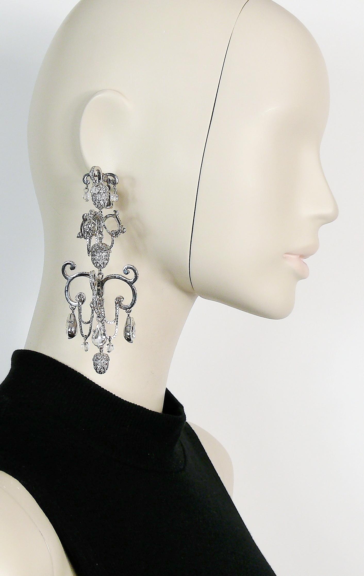 CHRISTIAN DIOR vintage rare dramatic silver toned chandelier dangling earrings (clip-on) embellished with clear crystals, oak acorn charms, crystal drops.

Marked DIOR.

Indicative measurements : height approx. 11.5 cm (4.53 inches) / max. width