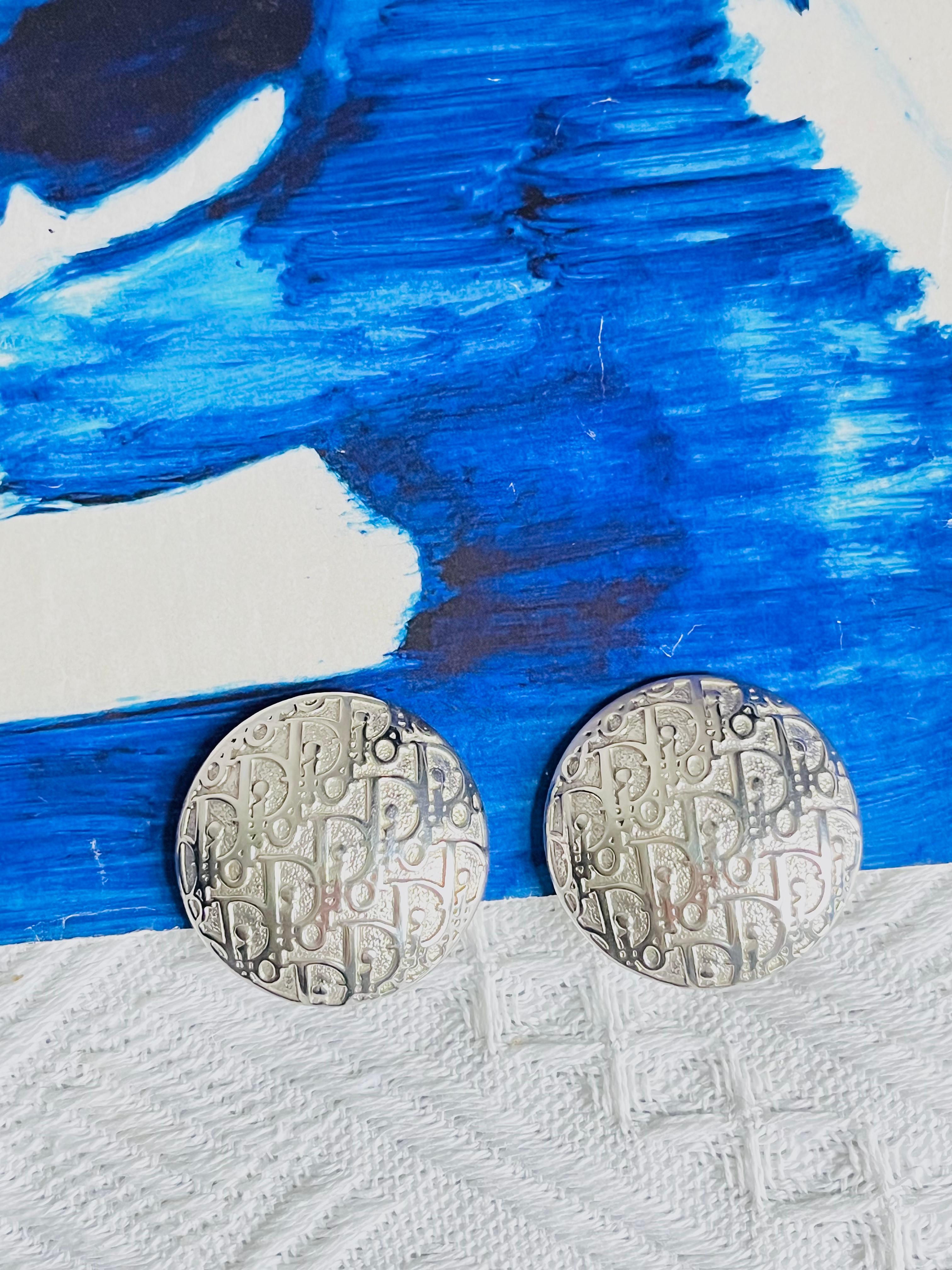 Christian Dior Vintage Extra Large Logo Monogram Round Circle Dome Clip Earrings In Excellent Condition For Sale In Wokingham, England
