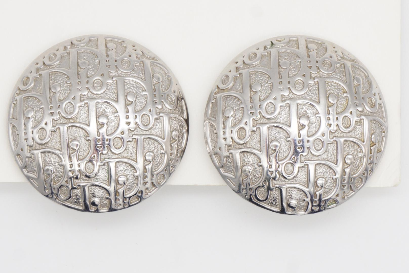 Christian Dior Vintage Extra Large Logo Monogram Round Circle Dome Clip Earrings For Sale 2