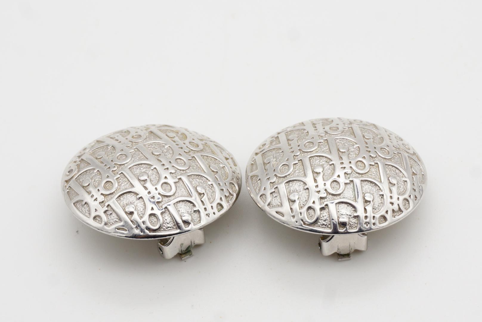 Christian Dior Vintage Extra Large Logo Monogram Round Circle Dome Clip Earrings For Sale 4