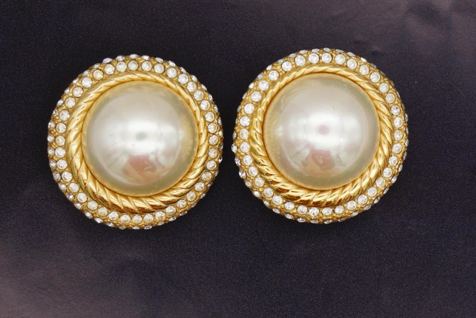 Christian Dior Vintage Pendientes de clip de perla blanca redonda extragrande con cúpula de cristal en venta 9