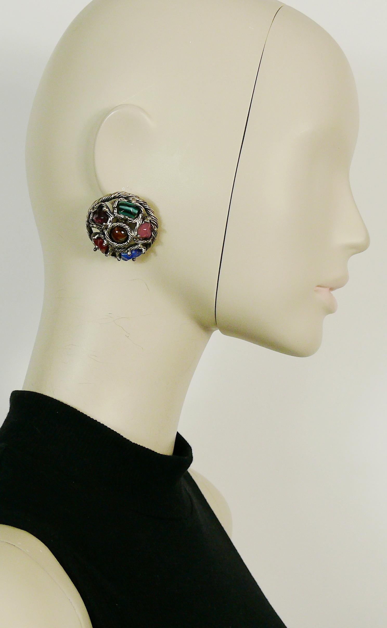 CHRISTIAN DIOR vintage antiqued silver toned rope design domed clip-on earrings embellished with multicolored glass cabochons simulating hard stones.

Embossed CHR. DIOR Germany.

Indicative measurements : diameter approx. 3.6 cm (1.42