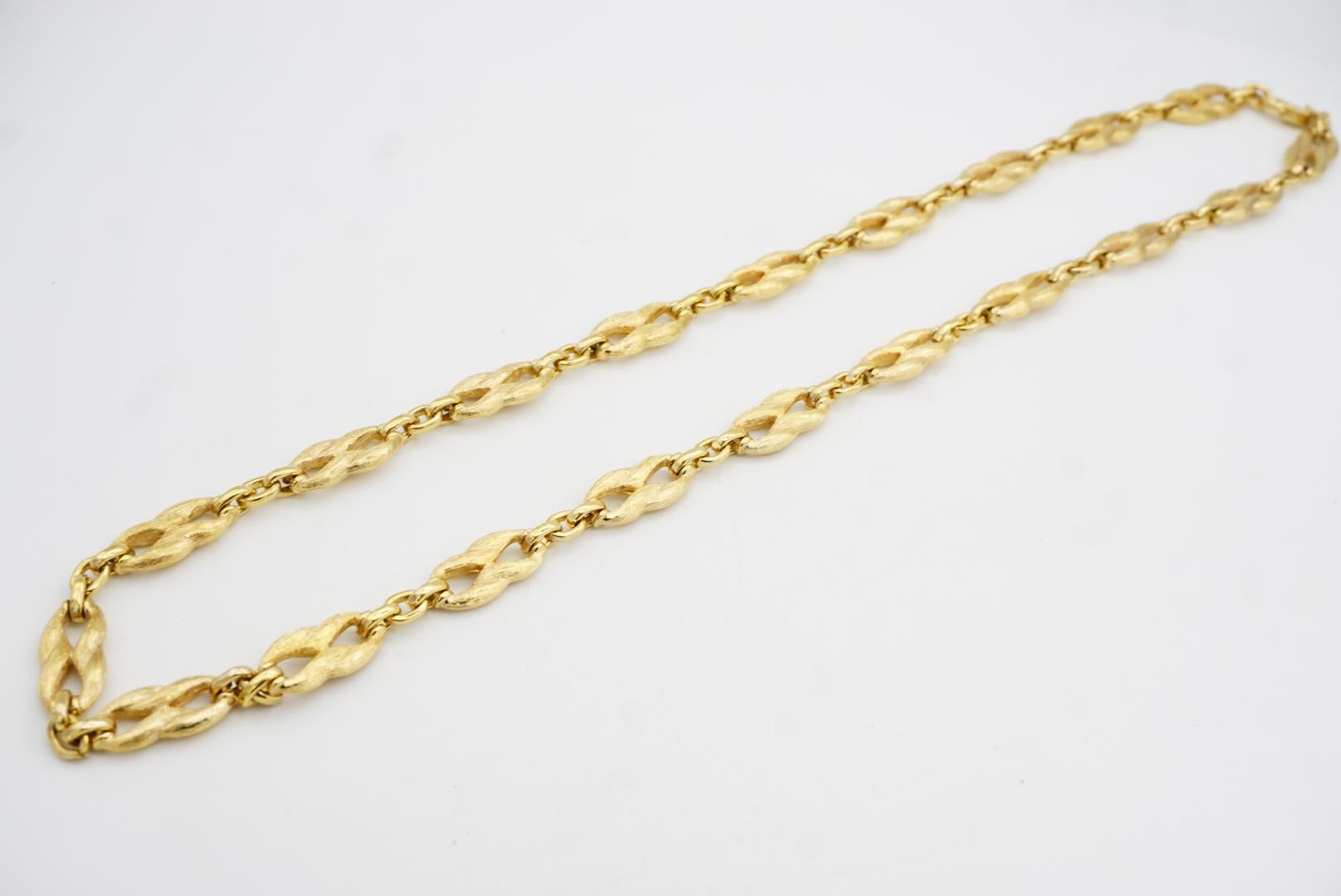 Christian Dior Bracciale lungo in filigrana d'epoca con 8 anelli Omega interbloccati in vendita 9