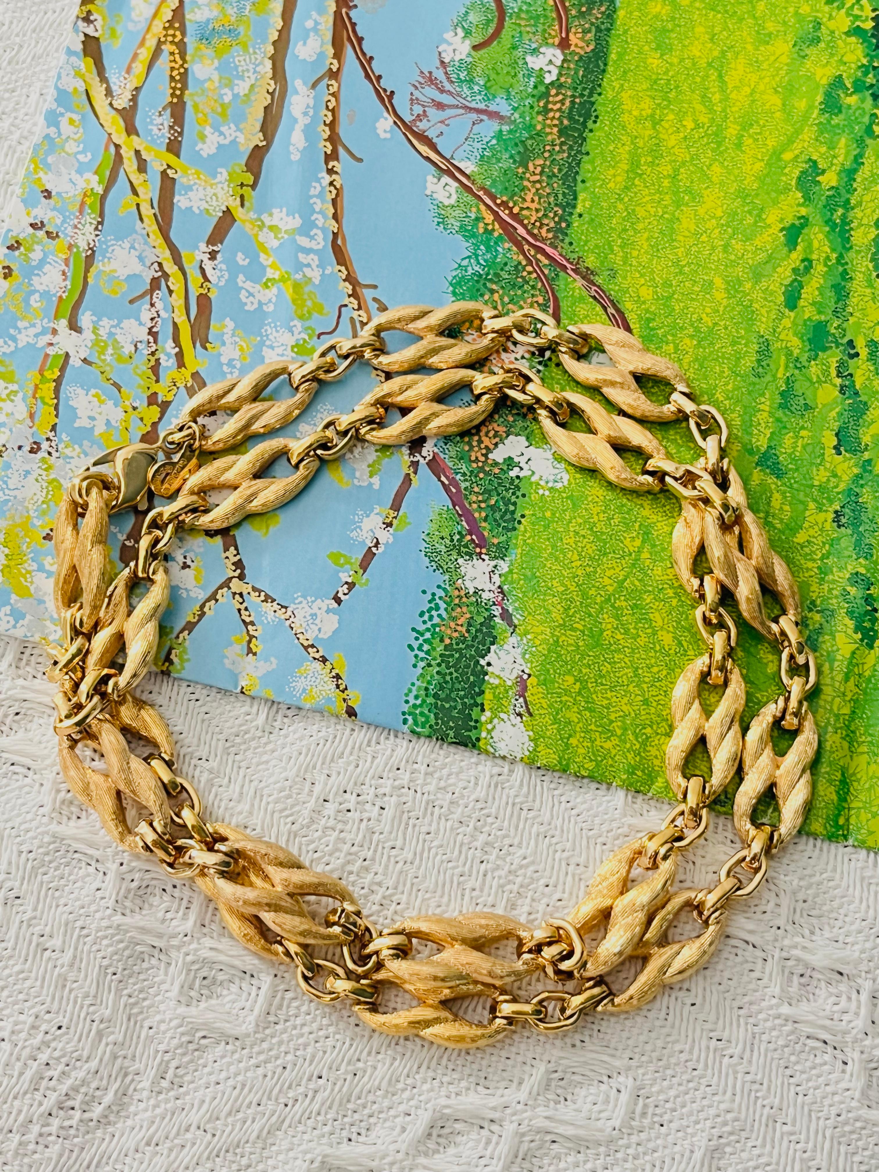 Christian Dior Vintage anni '80 Unisex Filigrana 8 Charms Noccioline Interlocked Omega Linked Strands Choker Collar Chunky Statement Modernist Elegant Long Necklace Bracelet, Gold Tone

Condizioni eccellenti. 100% autentico. 

Collana versatile, può