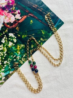 Christian Dior: collana lunga vintage in oro con perline Gripoix nei colori blu, rosso e verde intrecciati