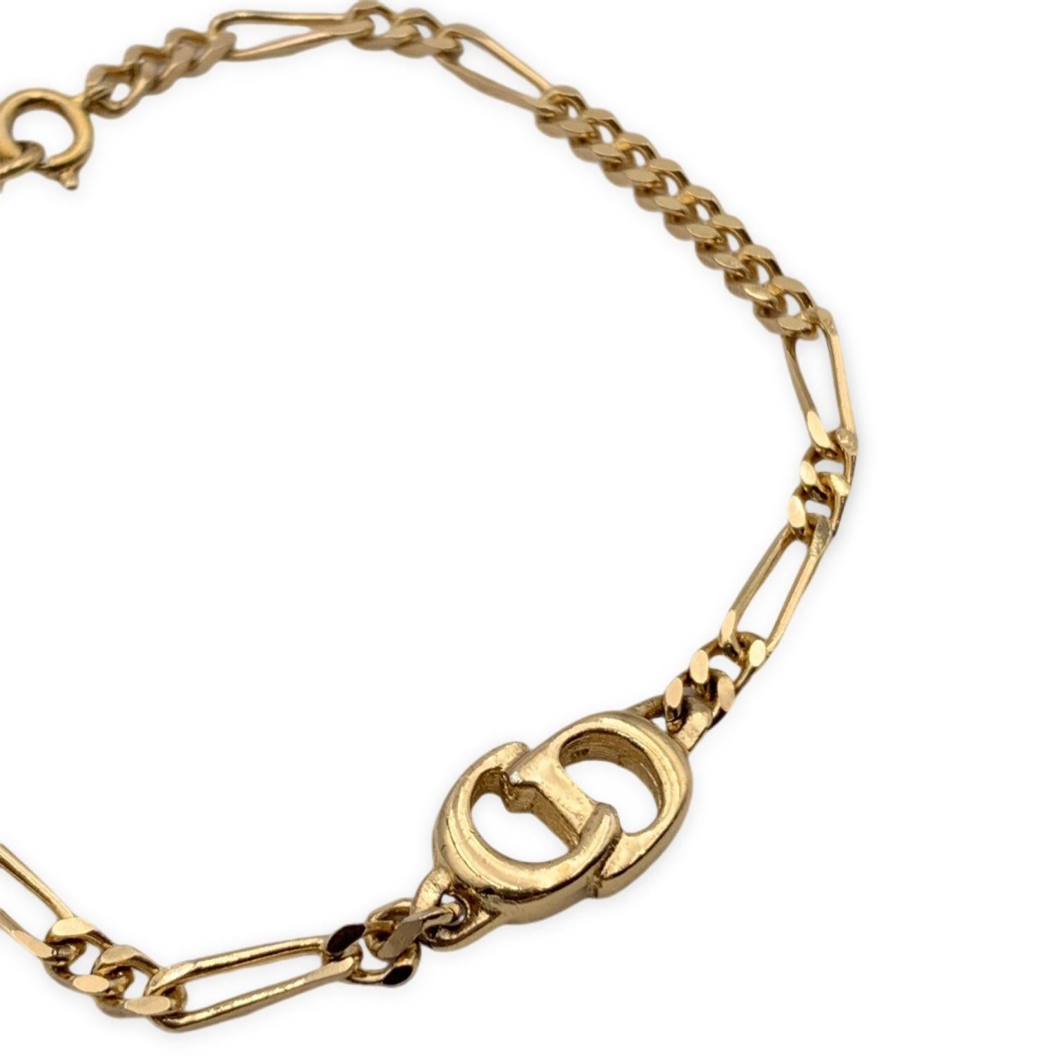 Vintage gold metal chain bracelet by CHRISTIAN DIOR. CD logo element in the center. Spring ring closure. Internal circumference: 7 inches - 17.8 cm. Condition A - EXCELLENT Gently used. Please check pictures carefully and ask for any detail