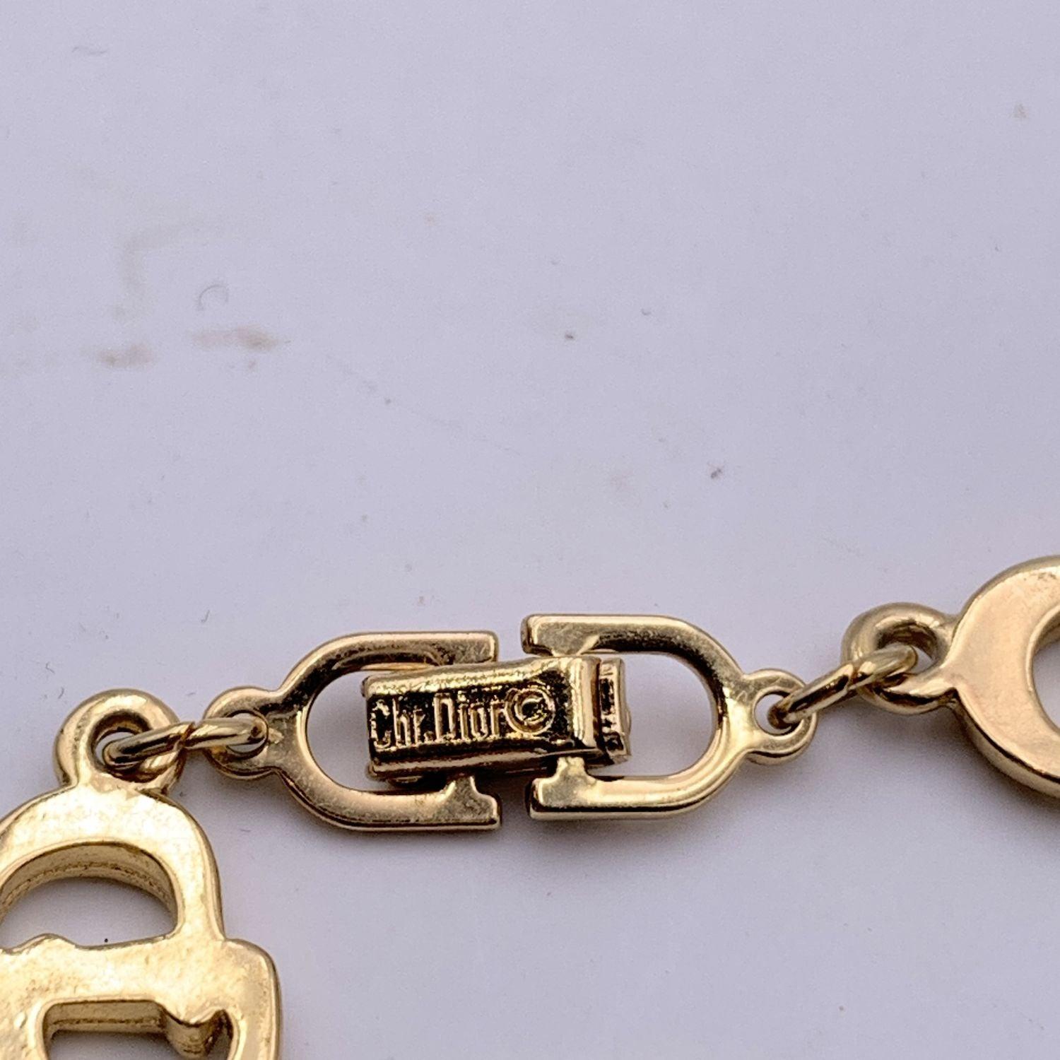 Vintage gold metal chain bracelet by CHRISTIAN DIOR. CD logo chain links. Clasp closure. Total length: 7 inches - 17.8 cm. 'Chr. Dior' engraved on the closure. Condition A - EXCELLENT Gently used. Please check pictures carefully and ask for any